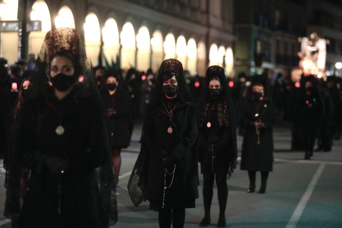 Fotos: Procesión de la Piedad por las calles de Valladolid