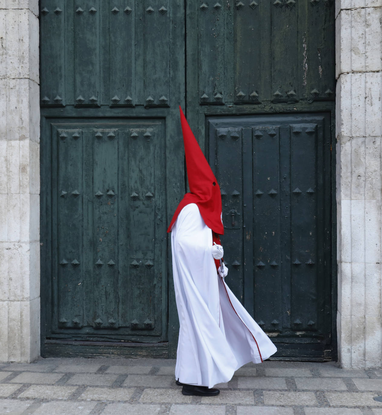 Fotos: Vía Crucis penitencial ante la Catedral de Palencia