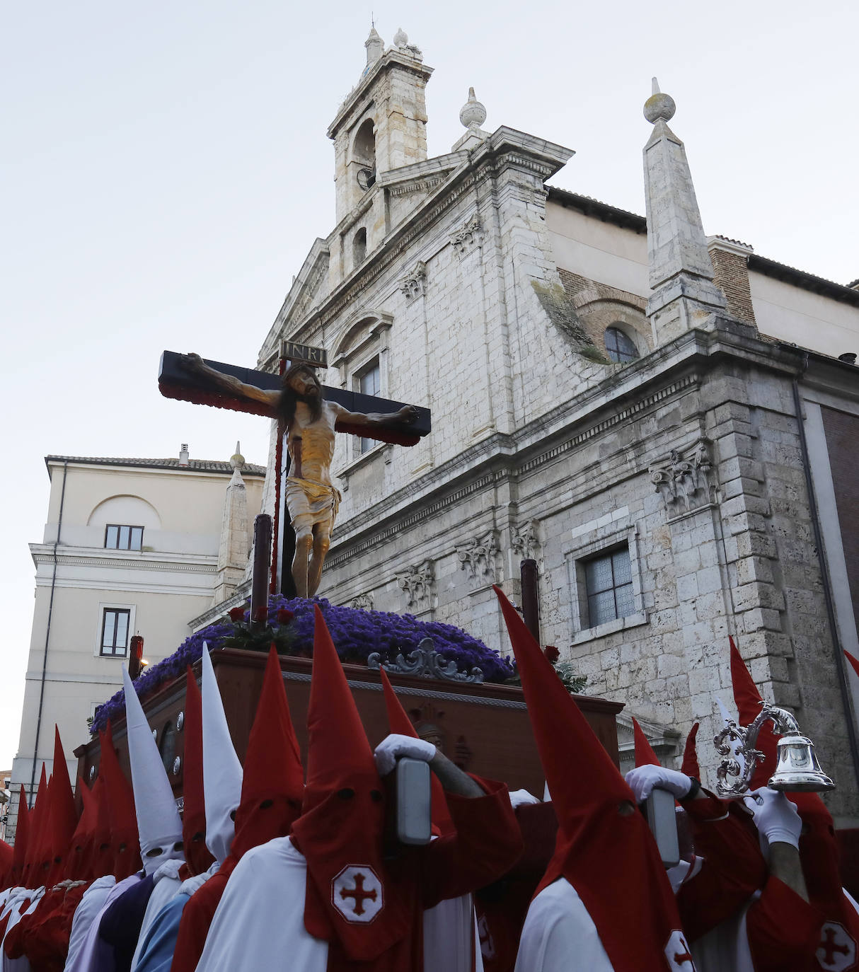 Fotos: Vía Crucis penitencial ante la Catedral de Palencia