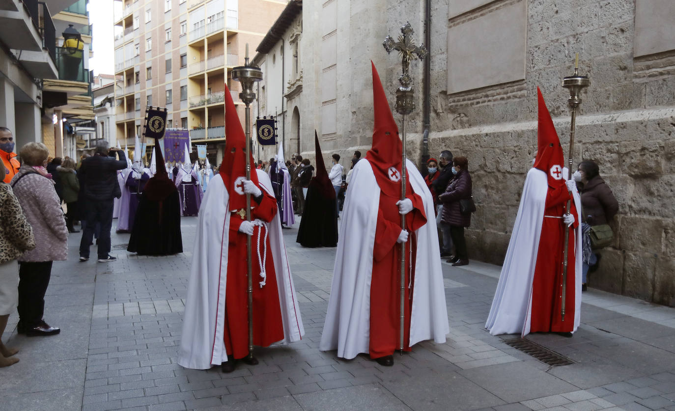 Fotos: Vía Crucis penitencial ante la Catedral de Palencia