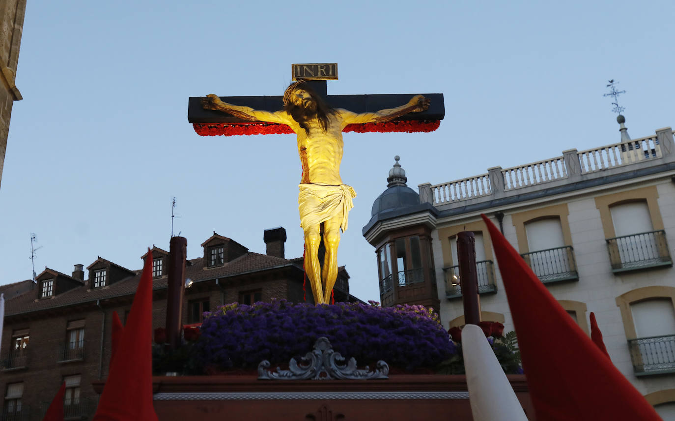 Fotos: Vía Crucis penitencial ante la Catedral de Palencia