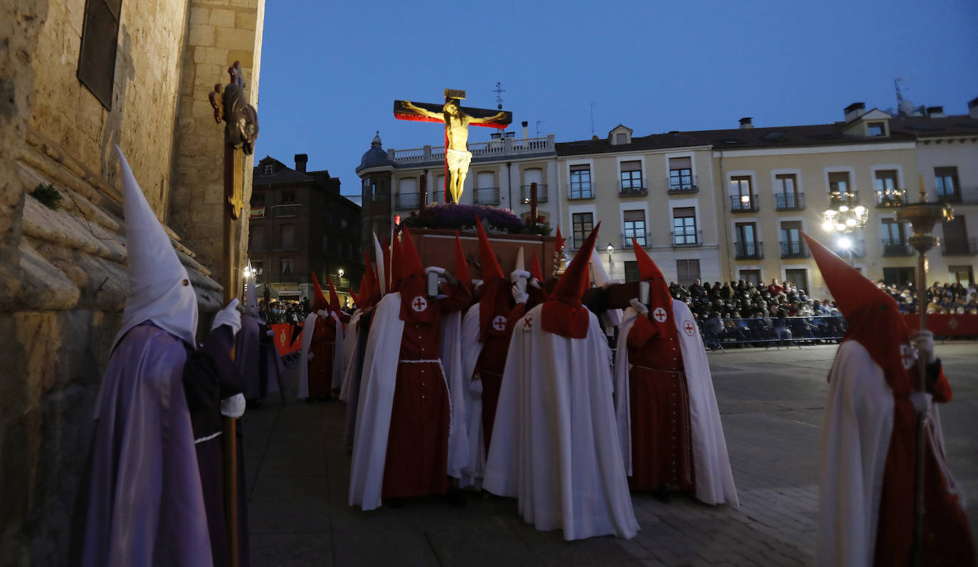 Fotos: Vía Crucis penitencial ante la Catedral de Palencia