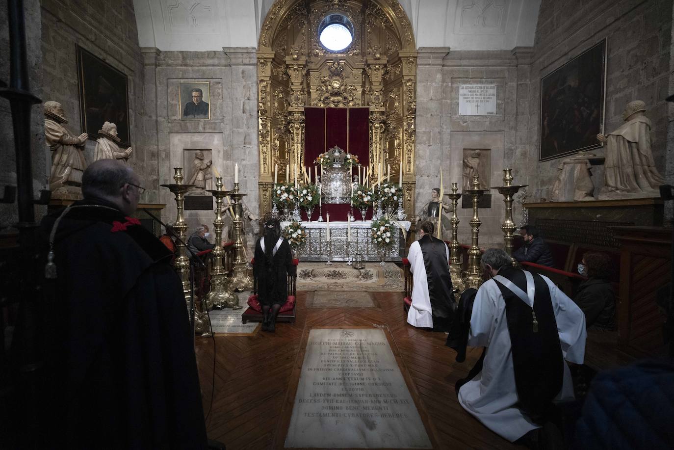 Fotos: Estación Eucarística en la Catedral de la Cofradía de Nuestro Padre Jesús Resucitado, María Santísima de la Alegría y las Lágrimas de San Pedro