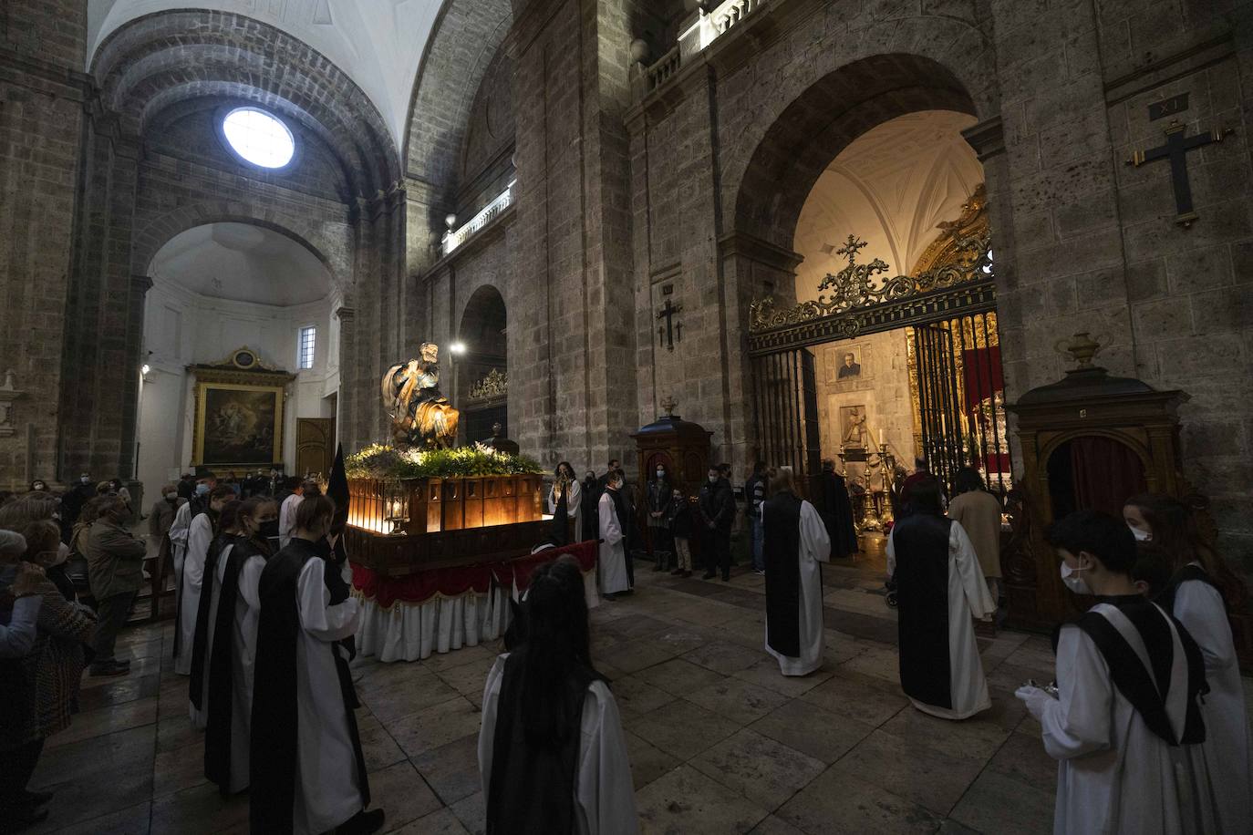 Fotos: Estación Eucarística en la Catedral de la Cofradía de Nuestro Padre Jesús Resucitado, María Santísima de la Alegría y las Lágrimas de San Pedro