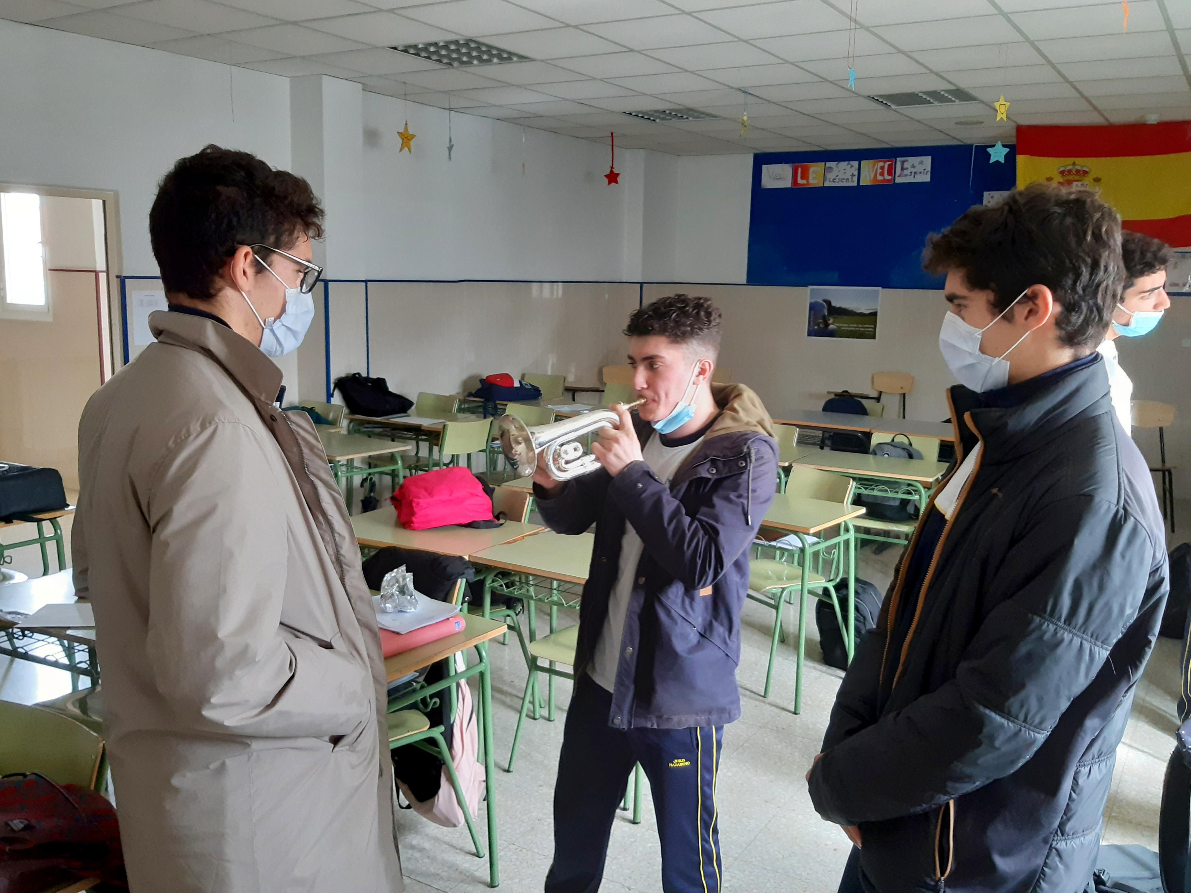 Los Nazarenos de Baltanás comparten su experiencia cofrade en el Colegio Jesús Nazareno de Getafe