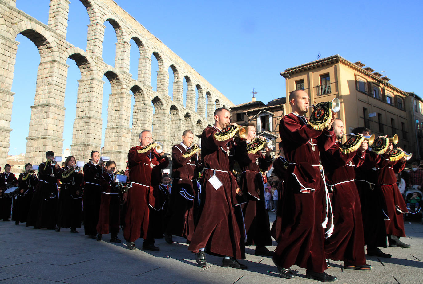 Un momento del desfile de bandas de cornetas y tambores. 