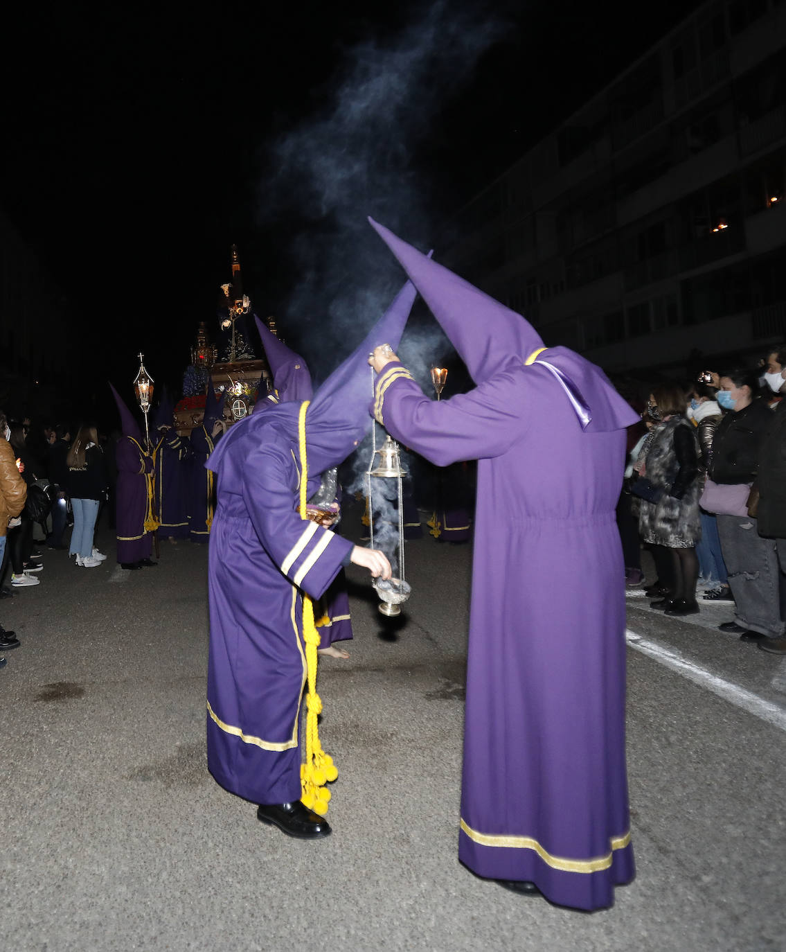 Fotos: Silencio y penitencia en la madrugada de Viernes Santo en Palencia