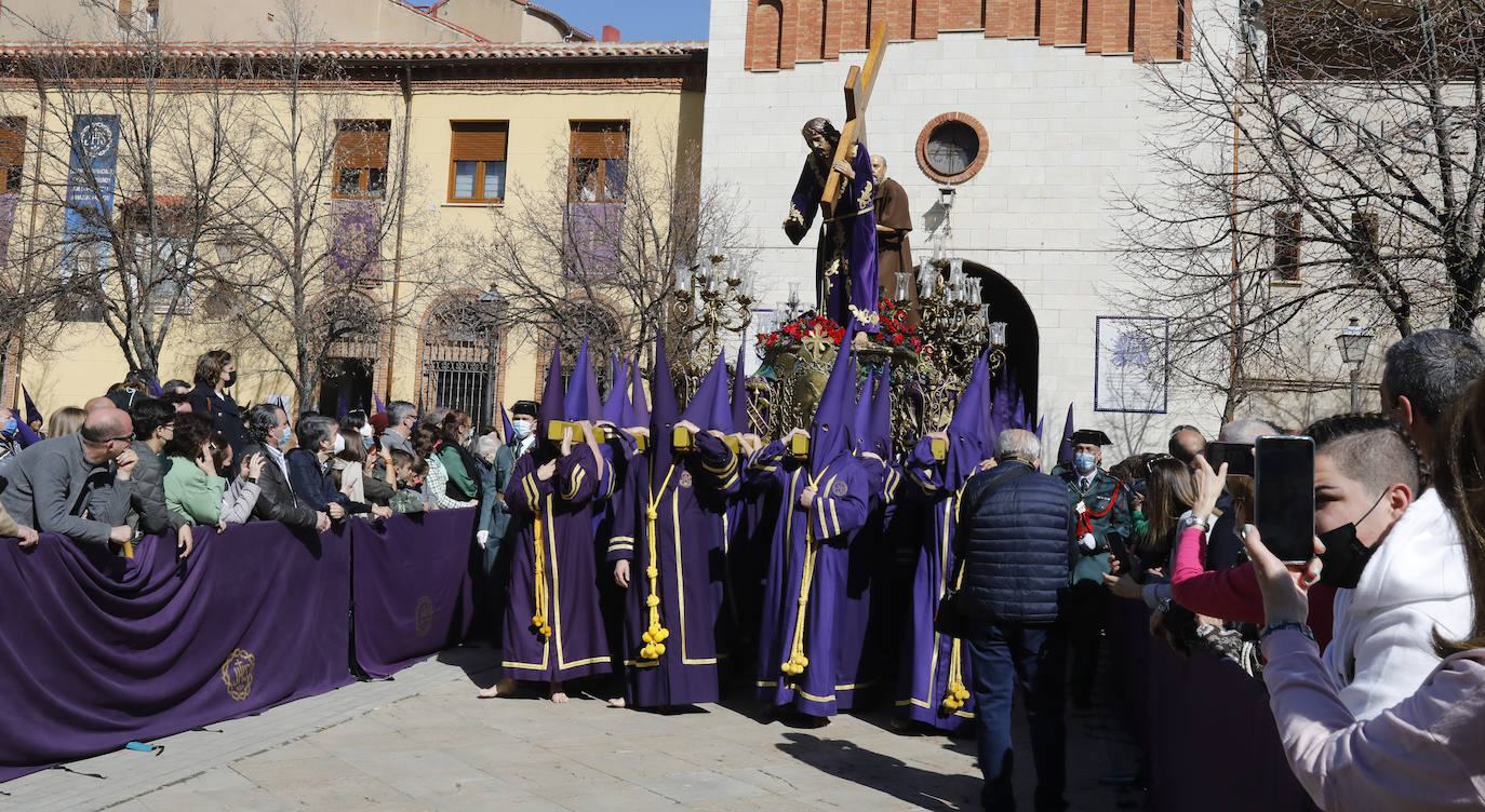 Fotos: Viernes Santo en Palencia: Procesión de los pasos