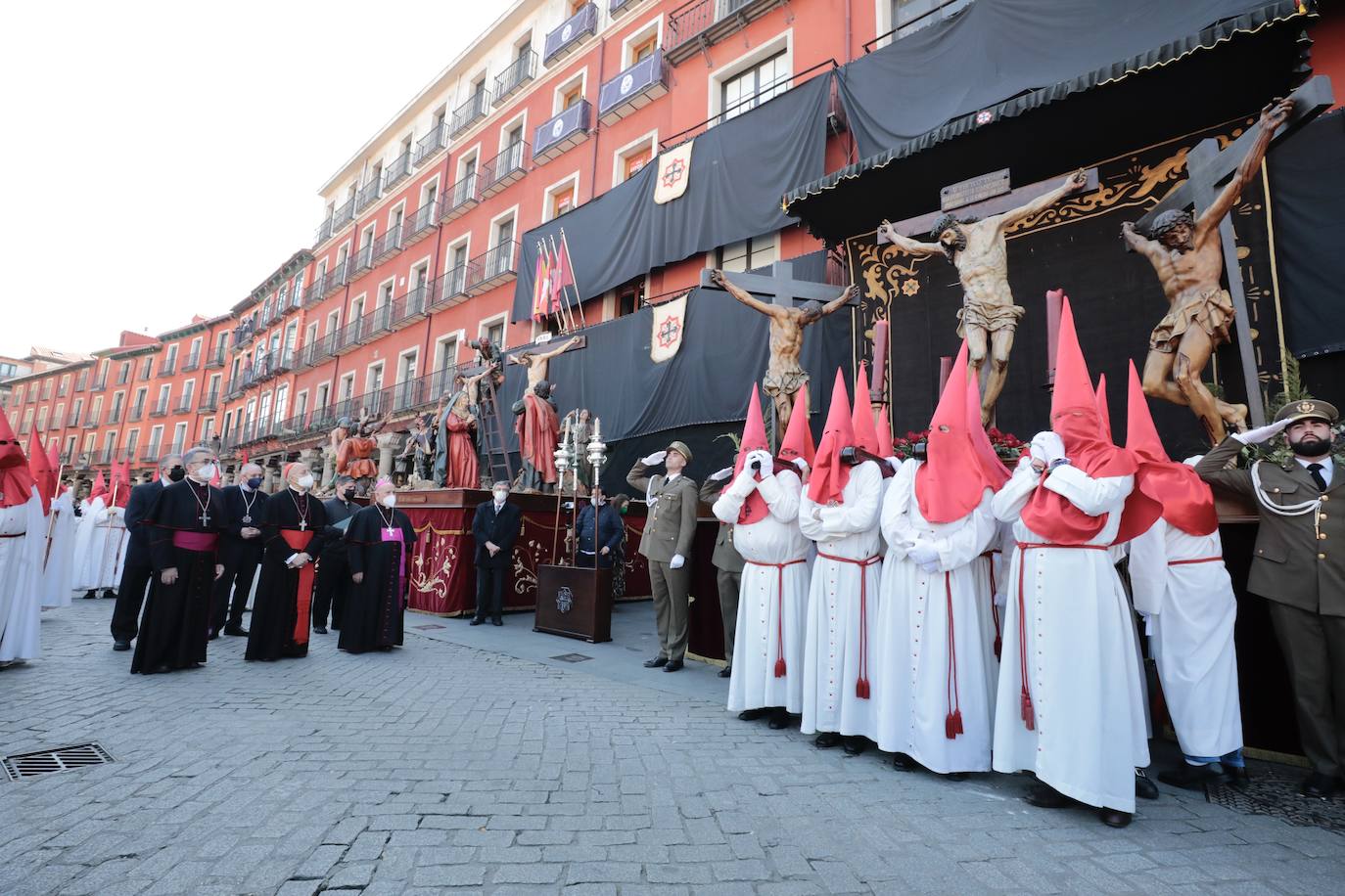 Fotos: Sermón de las Siete Palabras en Valladolid durante la jornada de Viernes Santo (1/2)