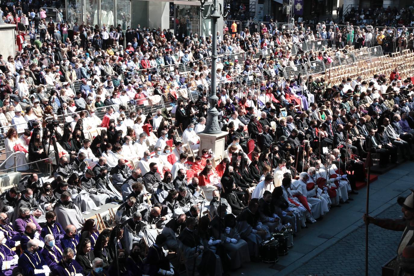 Fotos: Sermón de las Siete Palabras en Valladolid durante la jornada de Viernes Santo (1/2)