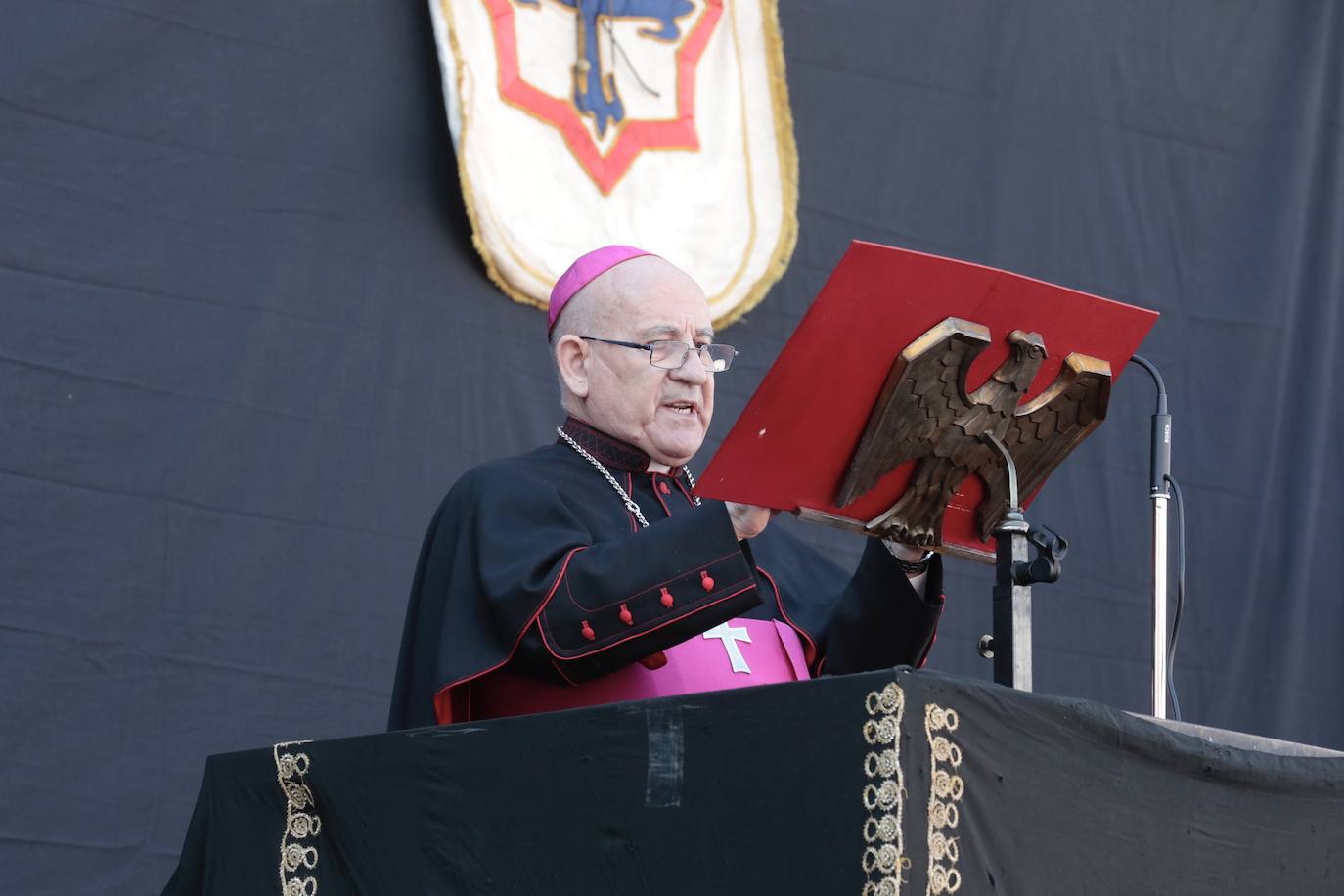 Fotos: Sermón de las Siete Palabras en Valladolid durante la jornada de Viernes Santo (2/2)