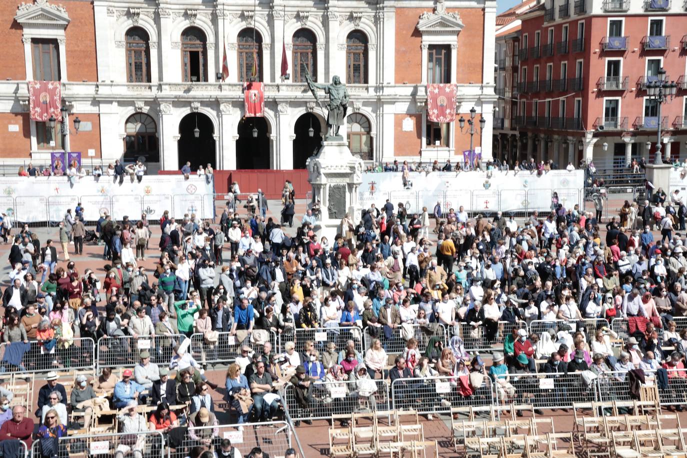 Fotos: Sermón de las Siete Palabras en Valladolid durante la jornada de Viernes Santo (2/2)