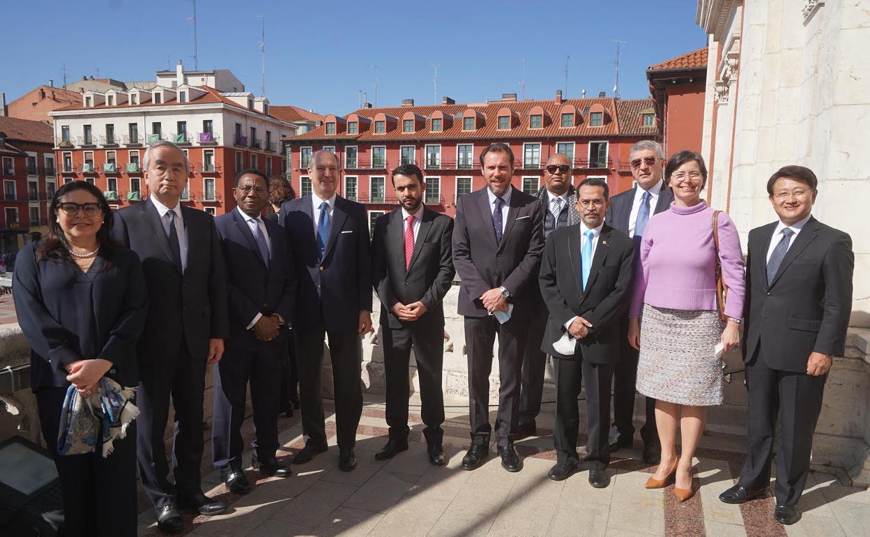 Recepción en el Ayuntamiento de los embajadores, antes de asistir al Sermón. 