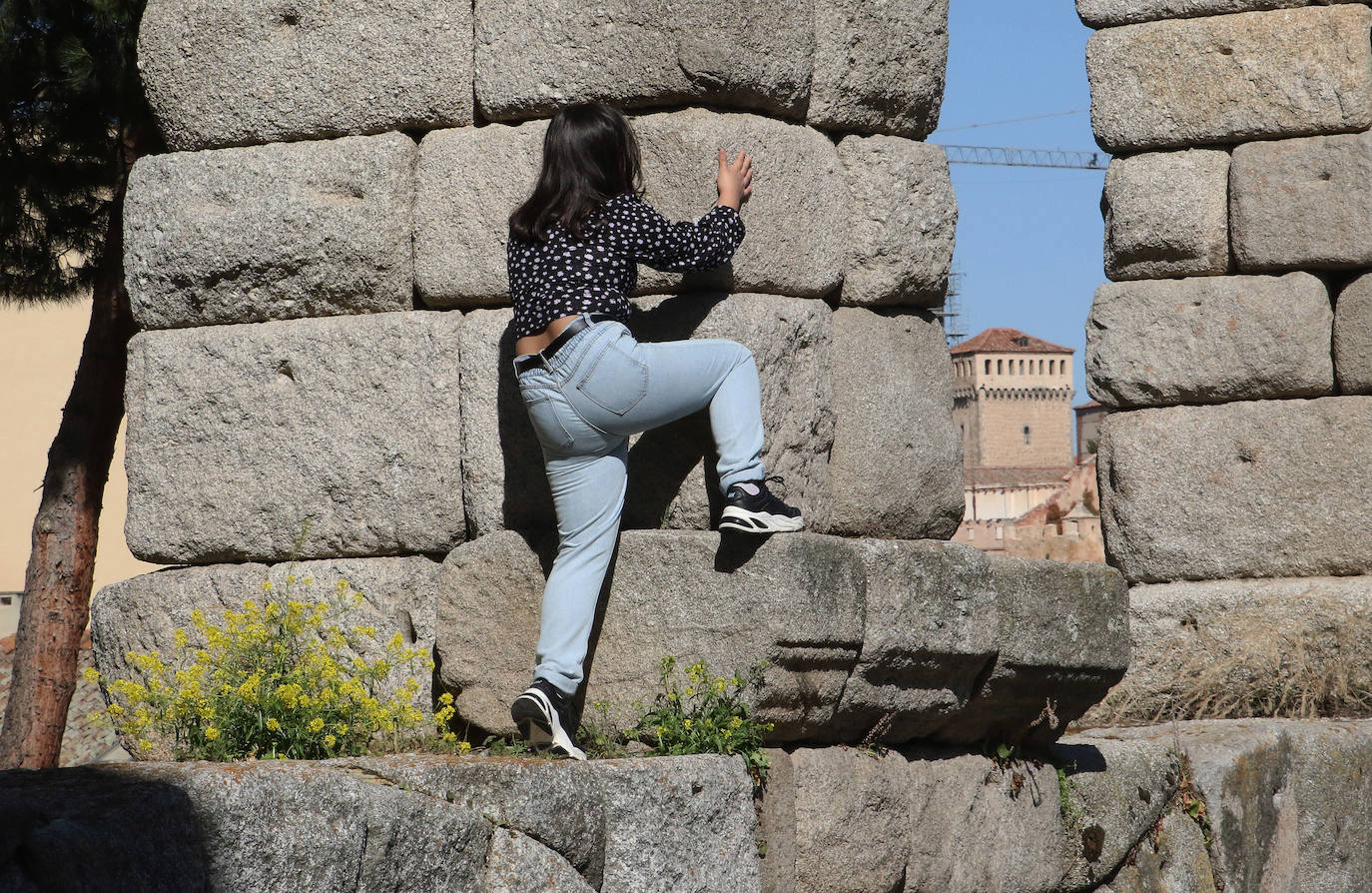 Fotos: Falta de respeto de algunos turistas con el Acueducto