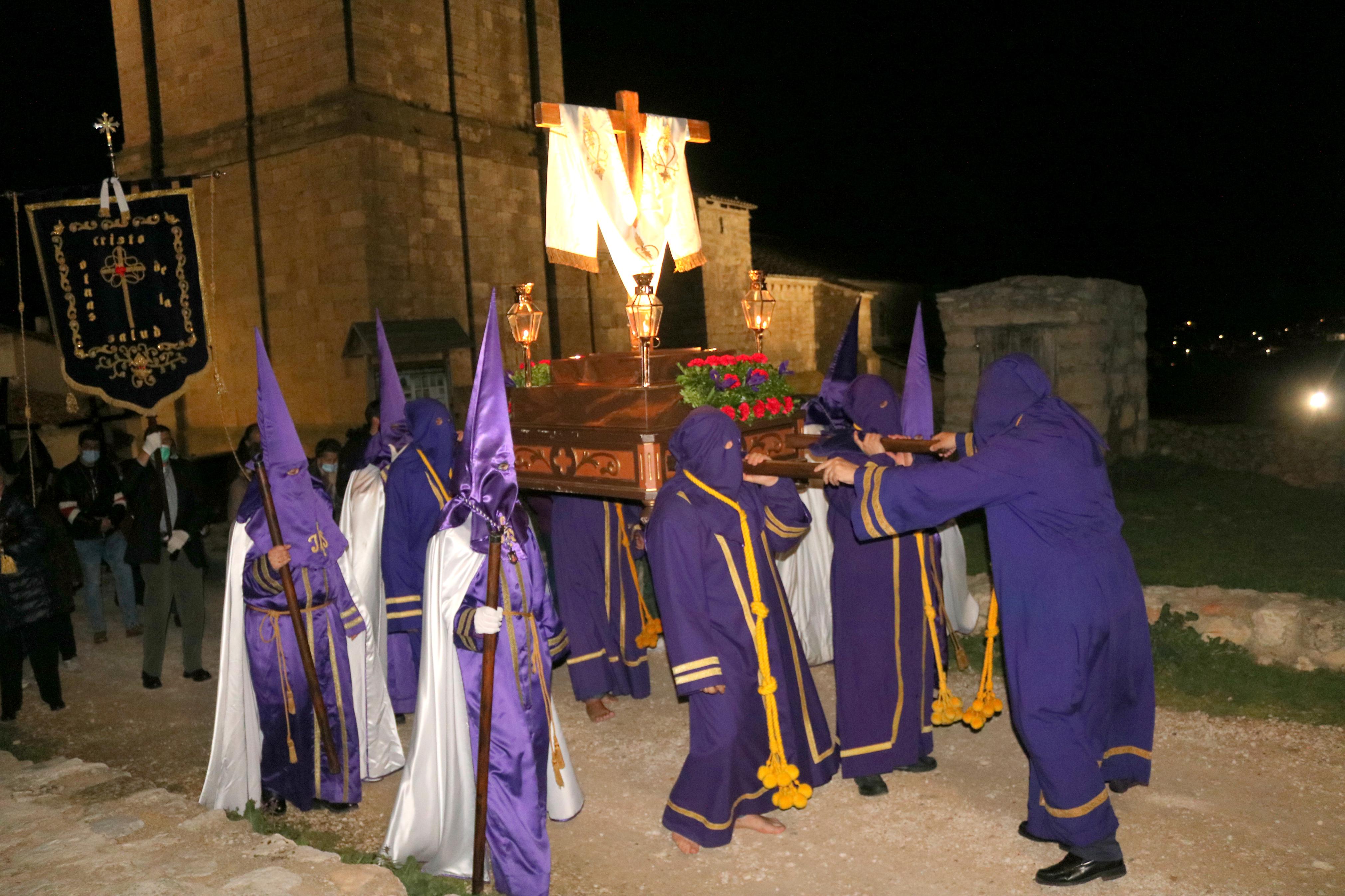 Los Nazarenos de Baltanás organizaron el XXII Vía Crucis del Silencio en el que también participaron los Hermanos de Palencia