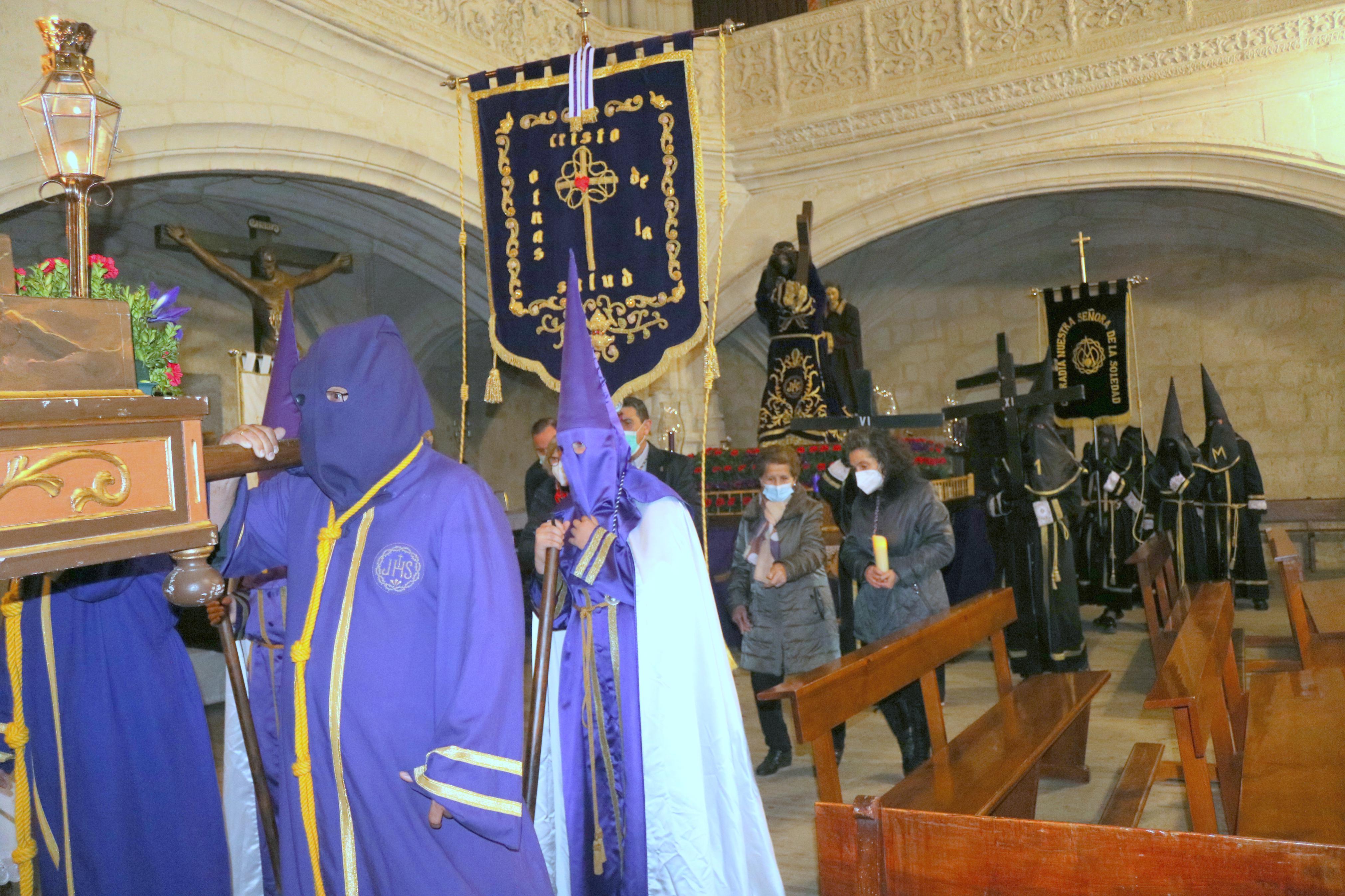 Los Nazarenos de Baltanás organizaron el XXII Vía Crucis del Silencio en el que también participaron los Hermanos de Palencia