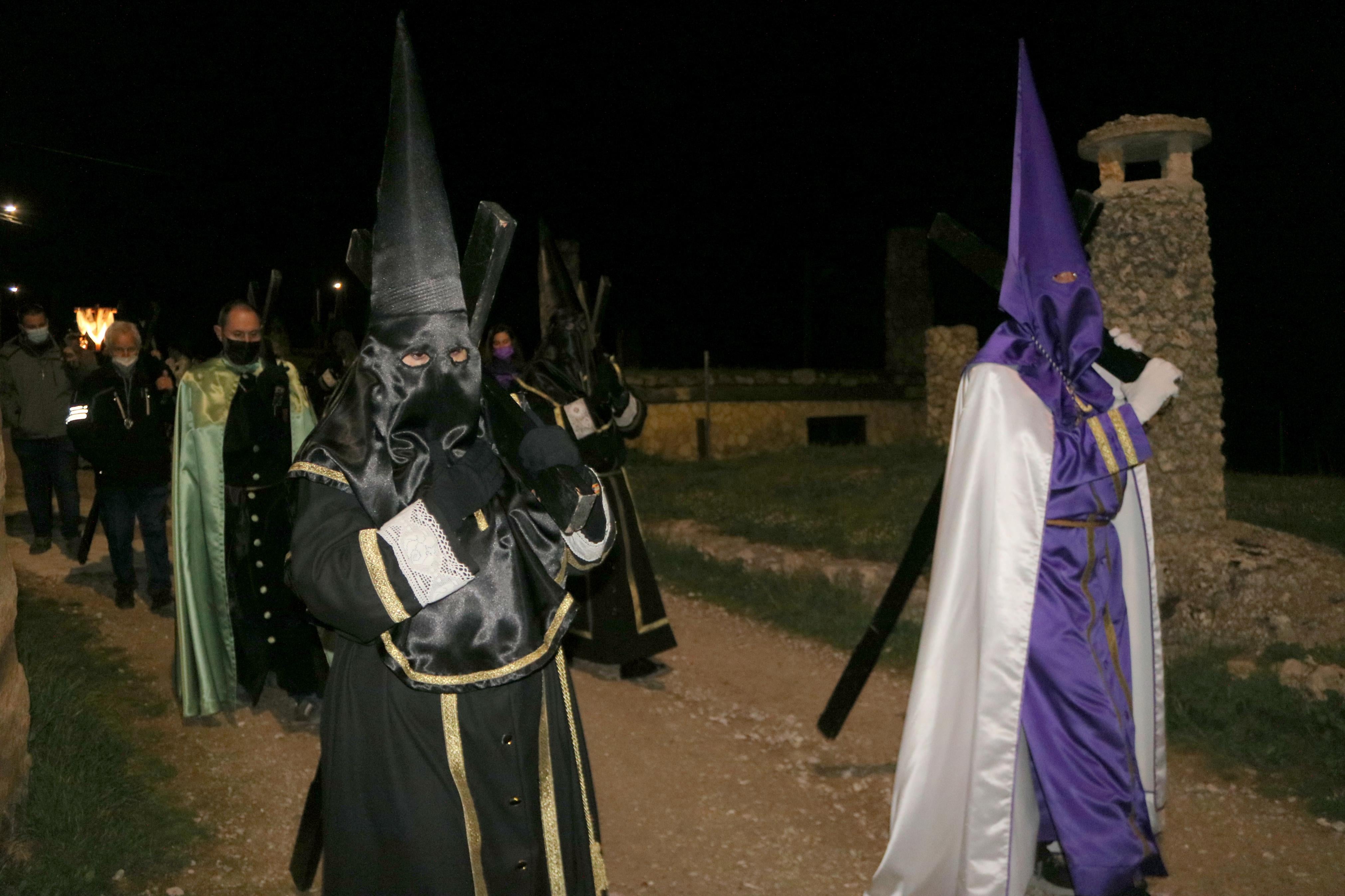 Los Nazarenos de Baltanás organizaron el XXII Vía Crucis del Silencio en el que también participaron los Hermanos de Palencia