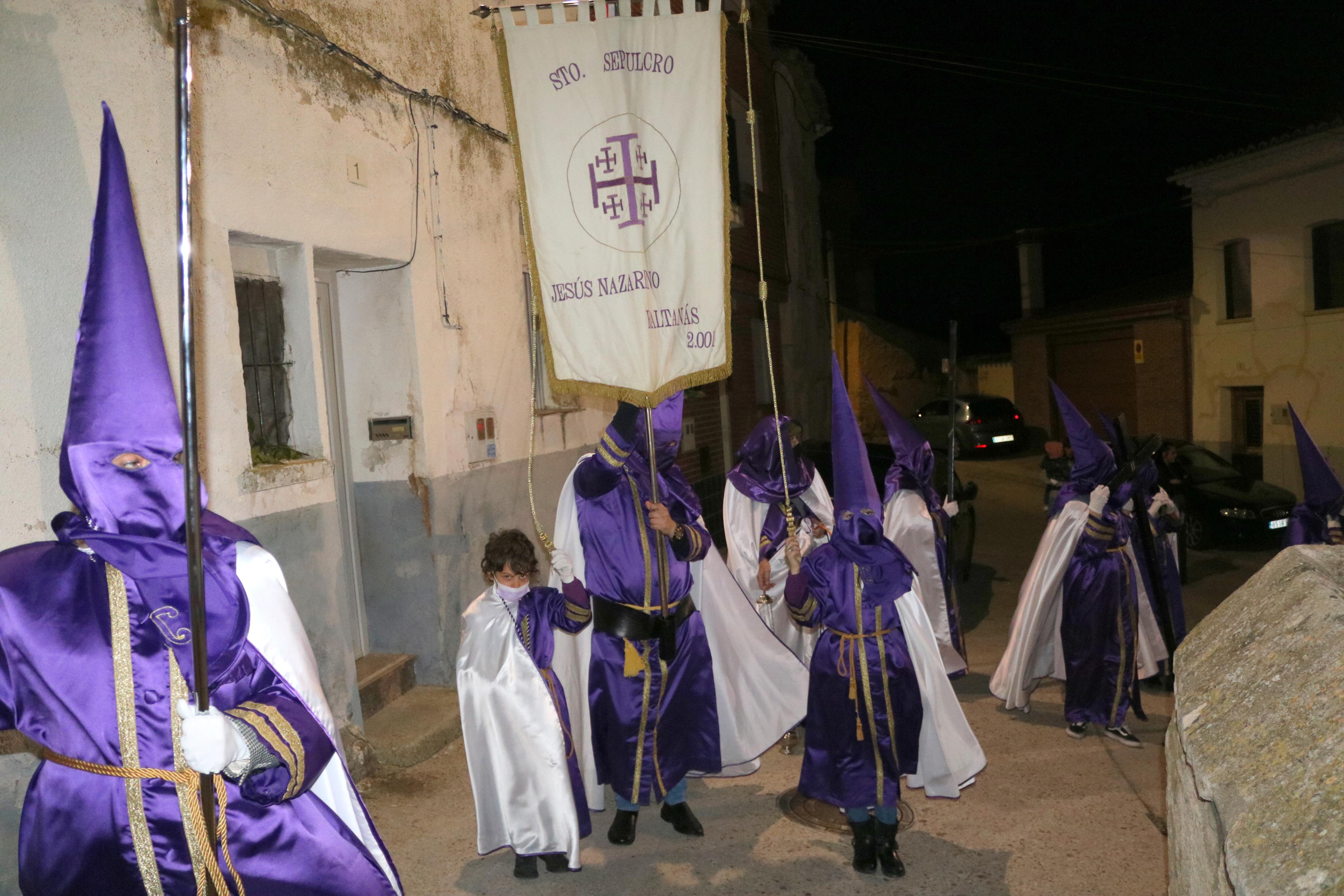 Los Nazarenos de Baltanás organizaron el XXII Vía Crucis del Silencio en el que también participaron los Hermanos de Palencia