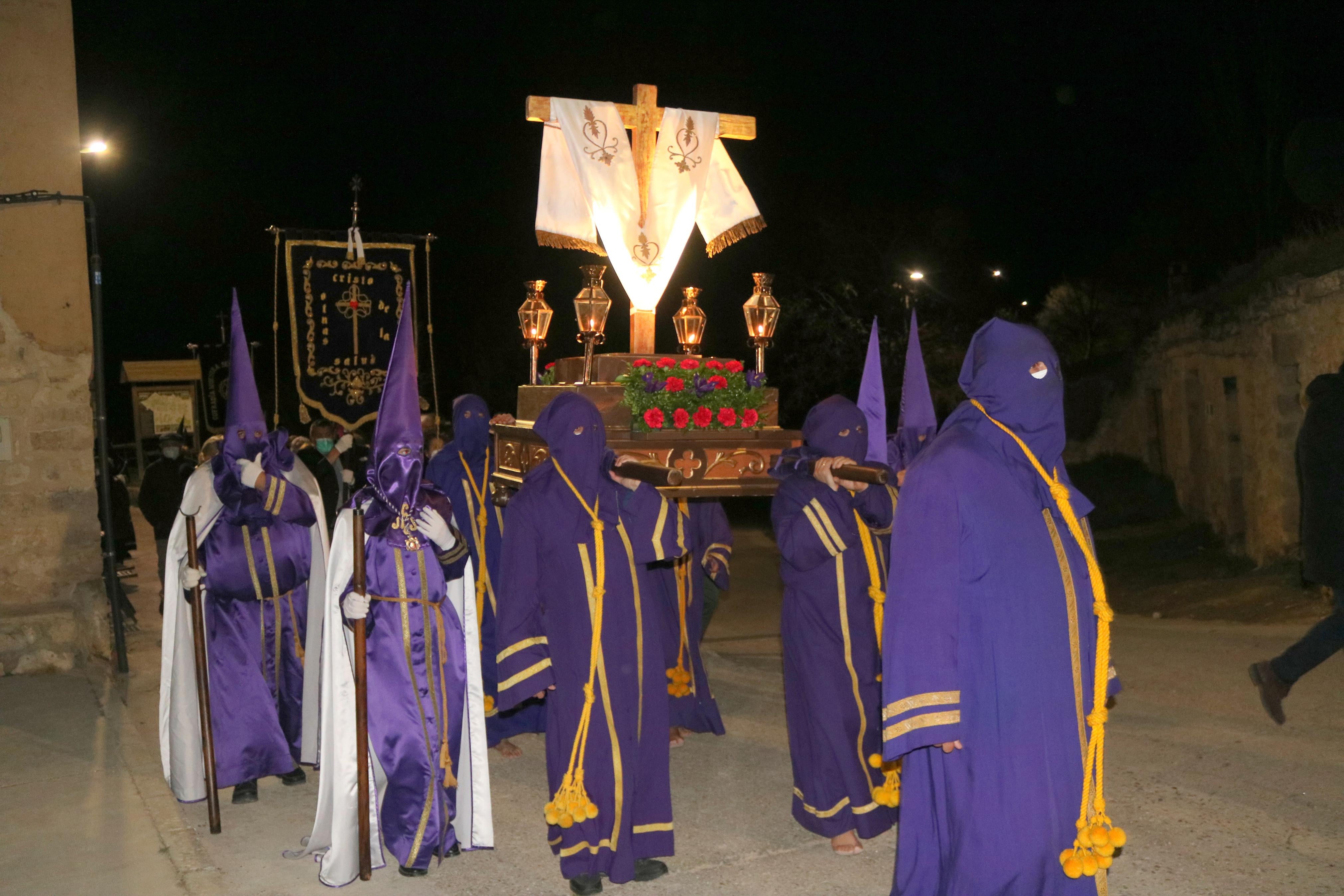 Los Nazarenos de Baltanás organizaron el XXII Vía Crucis del Silencio en el que también participaron los Hermanos de Palencia