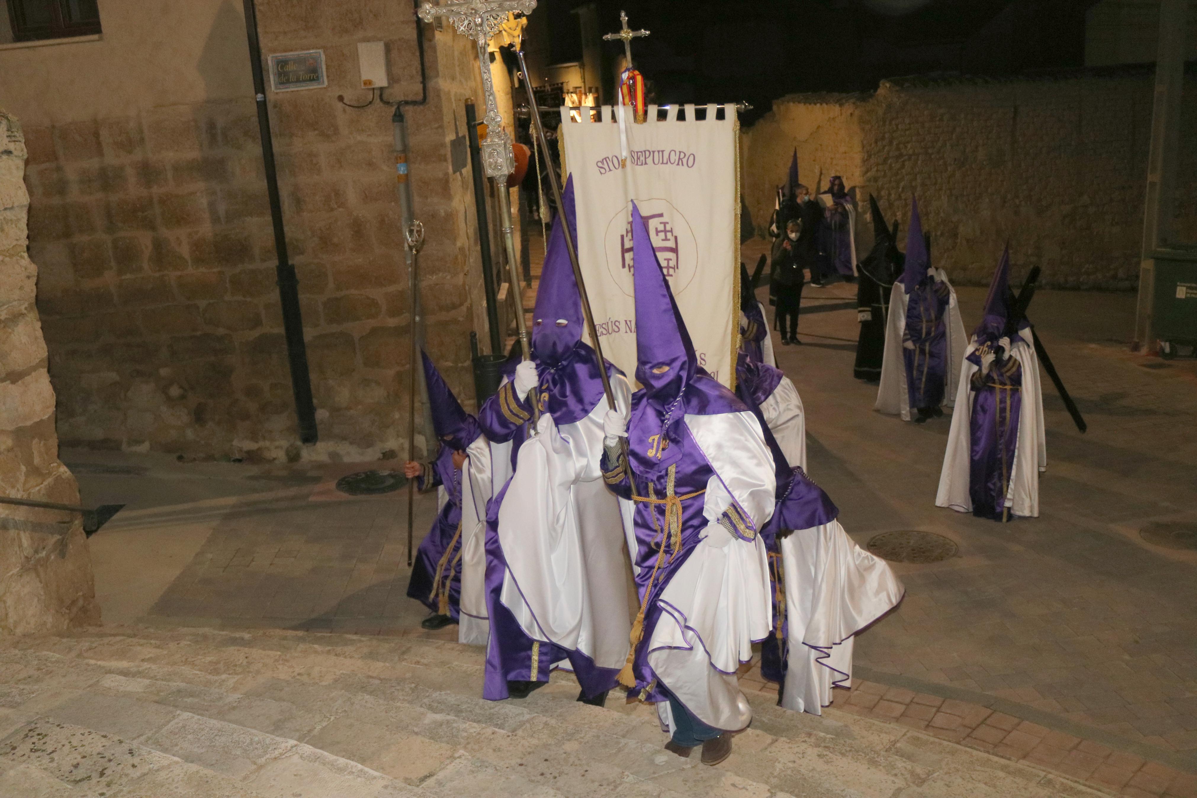 Los Nazarenos de Baltanás organizaron el XXII Vía Crucis del Silencio en el que también participaron los Hermanos de Palencia