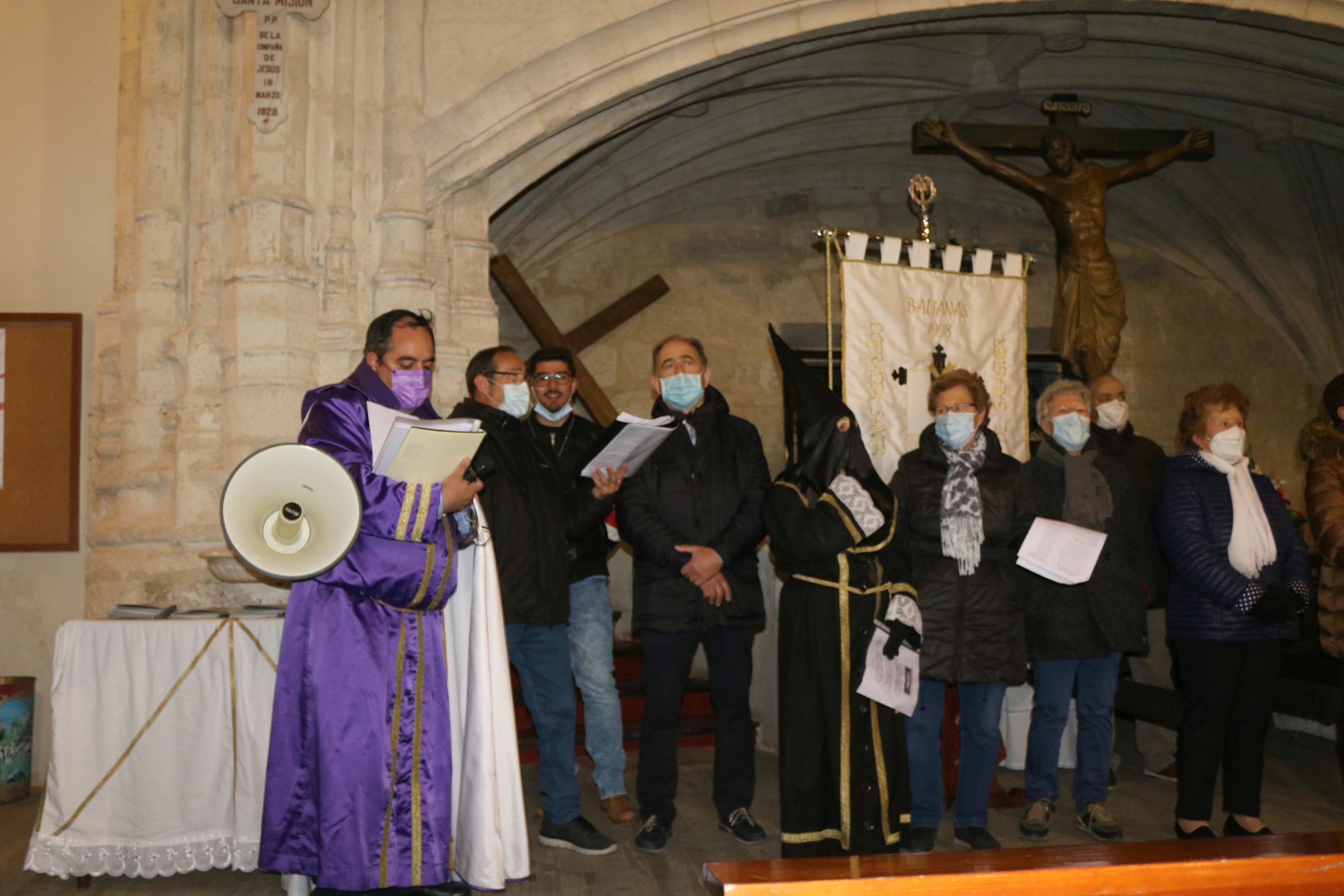 Los Nazarenos de Baltanás organizaron el XXII Vía Crucis del Silencio en el que también participaron los Hermanos de Palencia