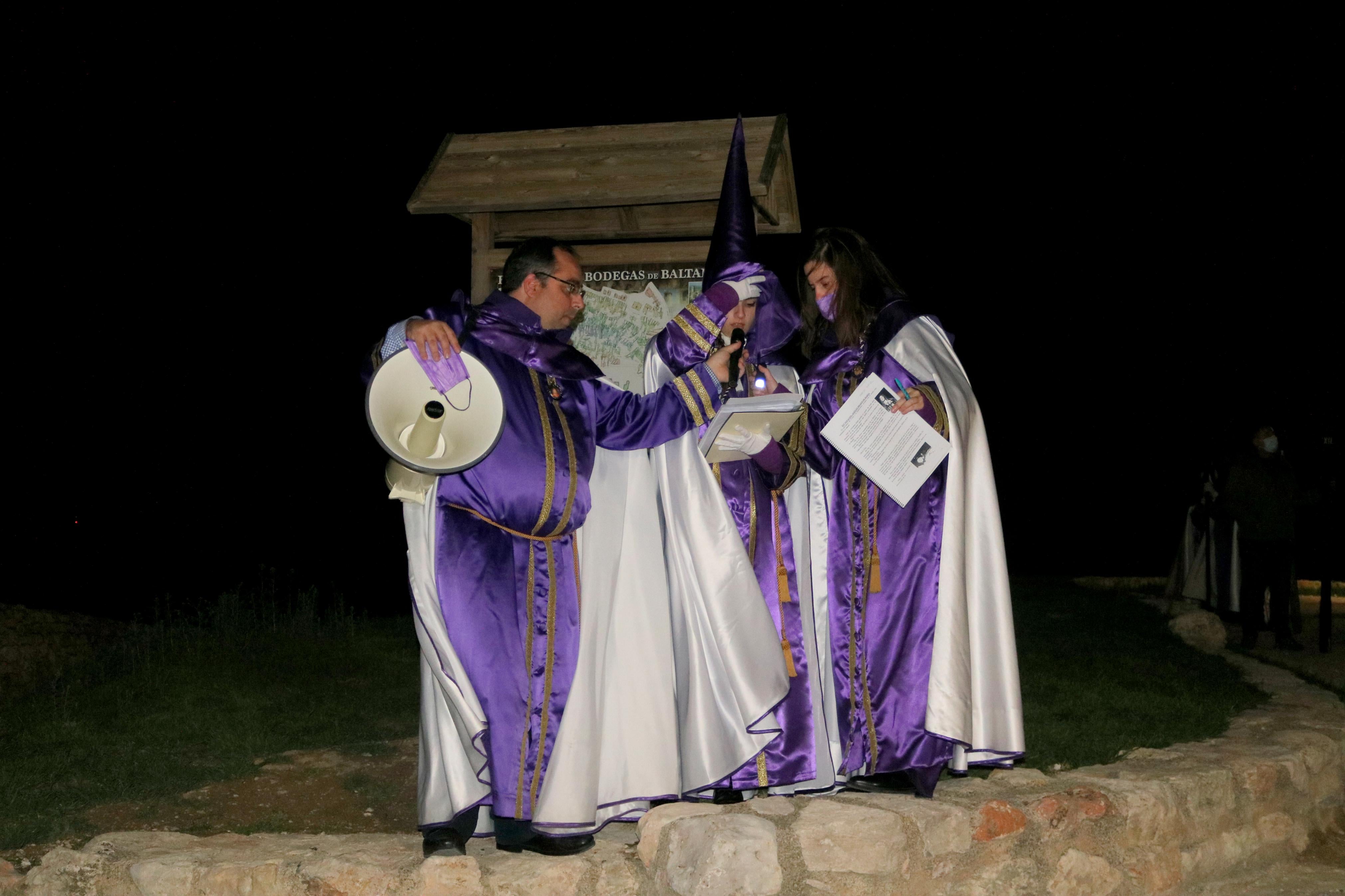 Los Nazarenos de Baltanás organizaron el XXII Vía Crucis del Silencio en el que también participaron los Hermanos de Palencia
