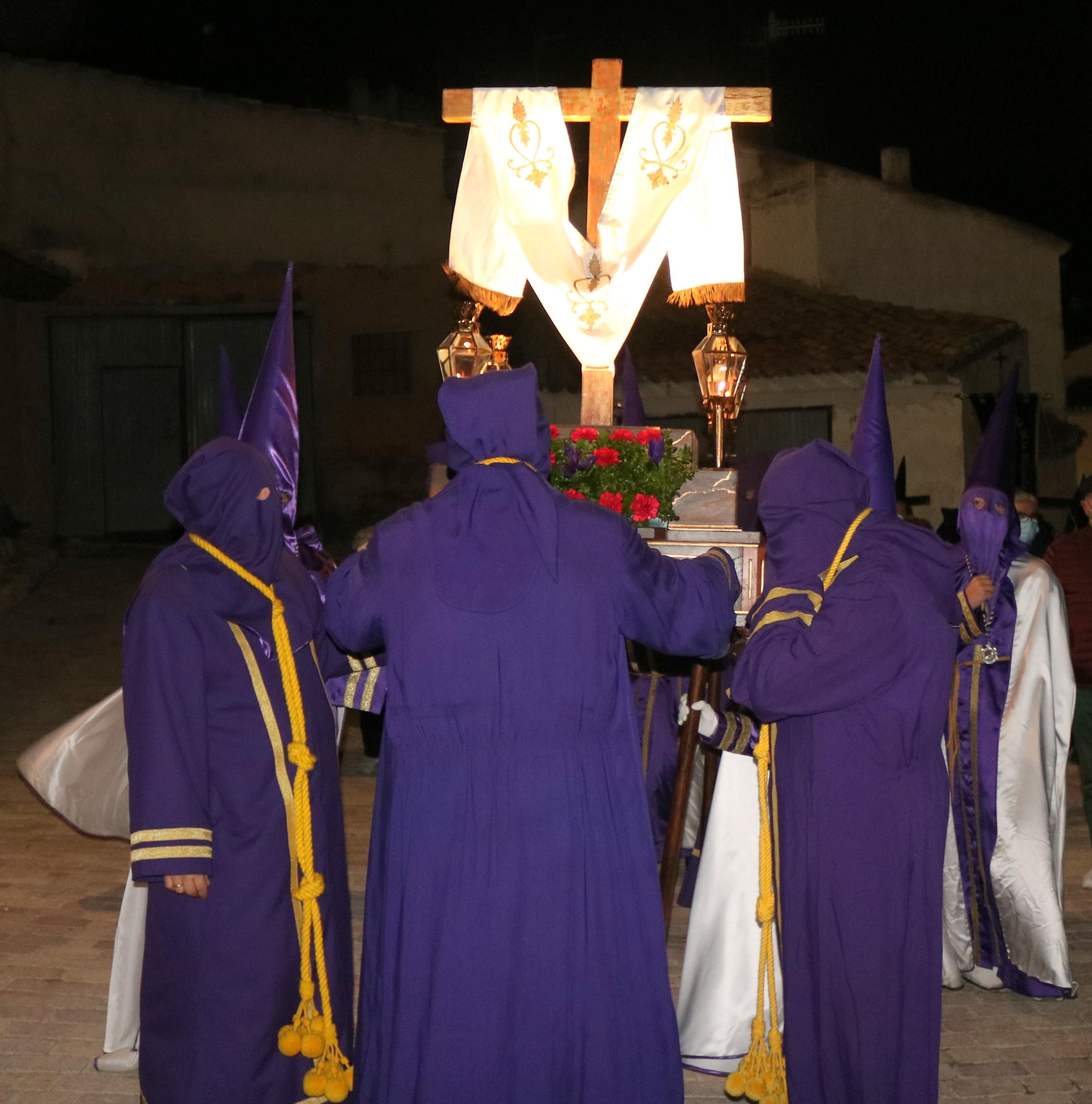 Los Nazarenos de Baltanás organizaron el XXII Vía Crucis del Silencio en el que también participaron los Hermanos de Palencia