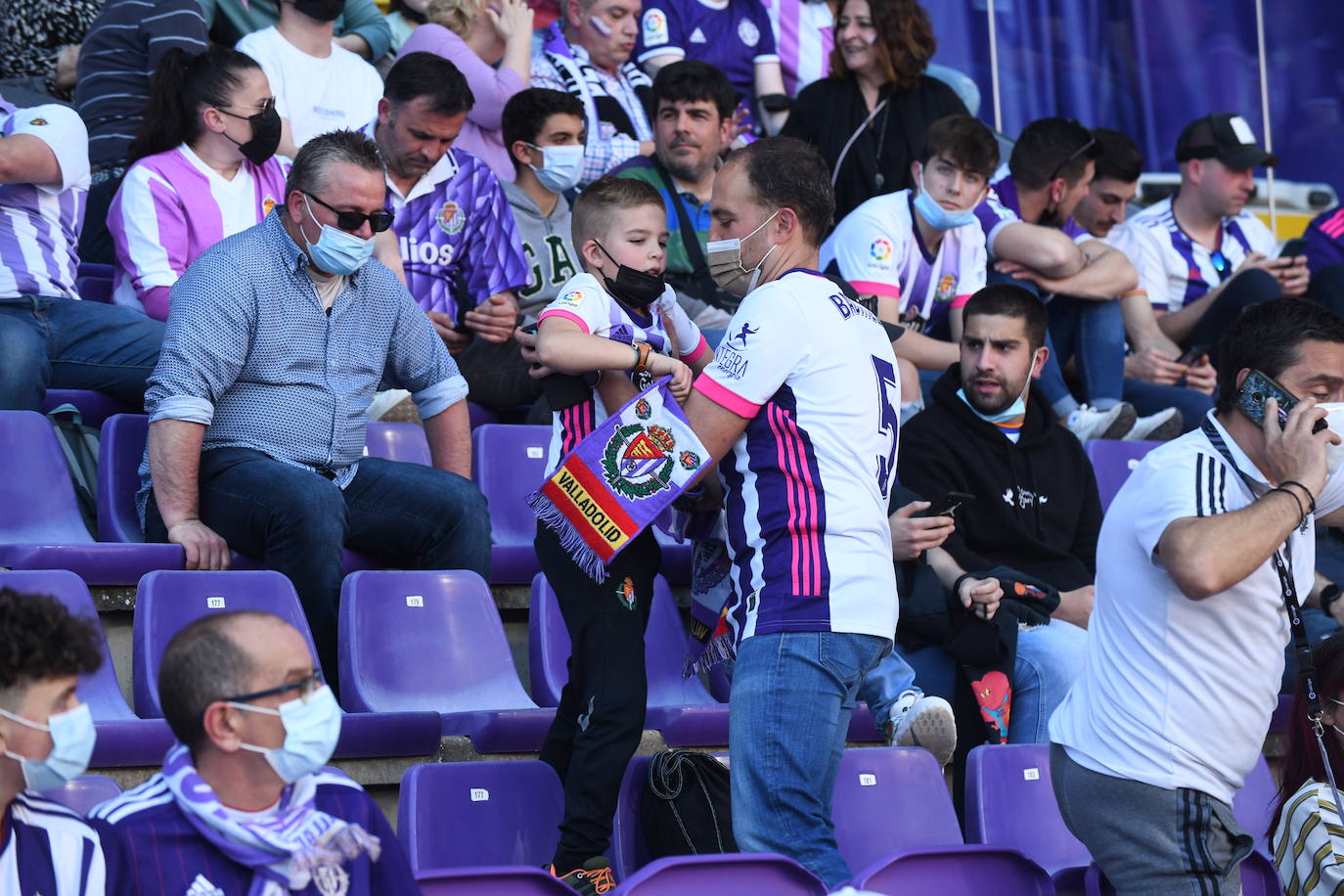 Fotos: Búscate en el grada del Real Valladolid-Almería (2/9)