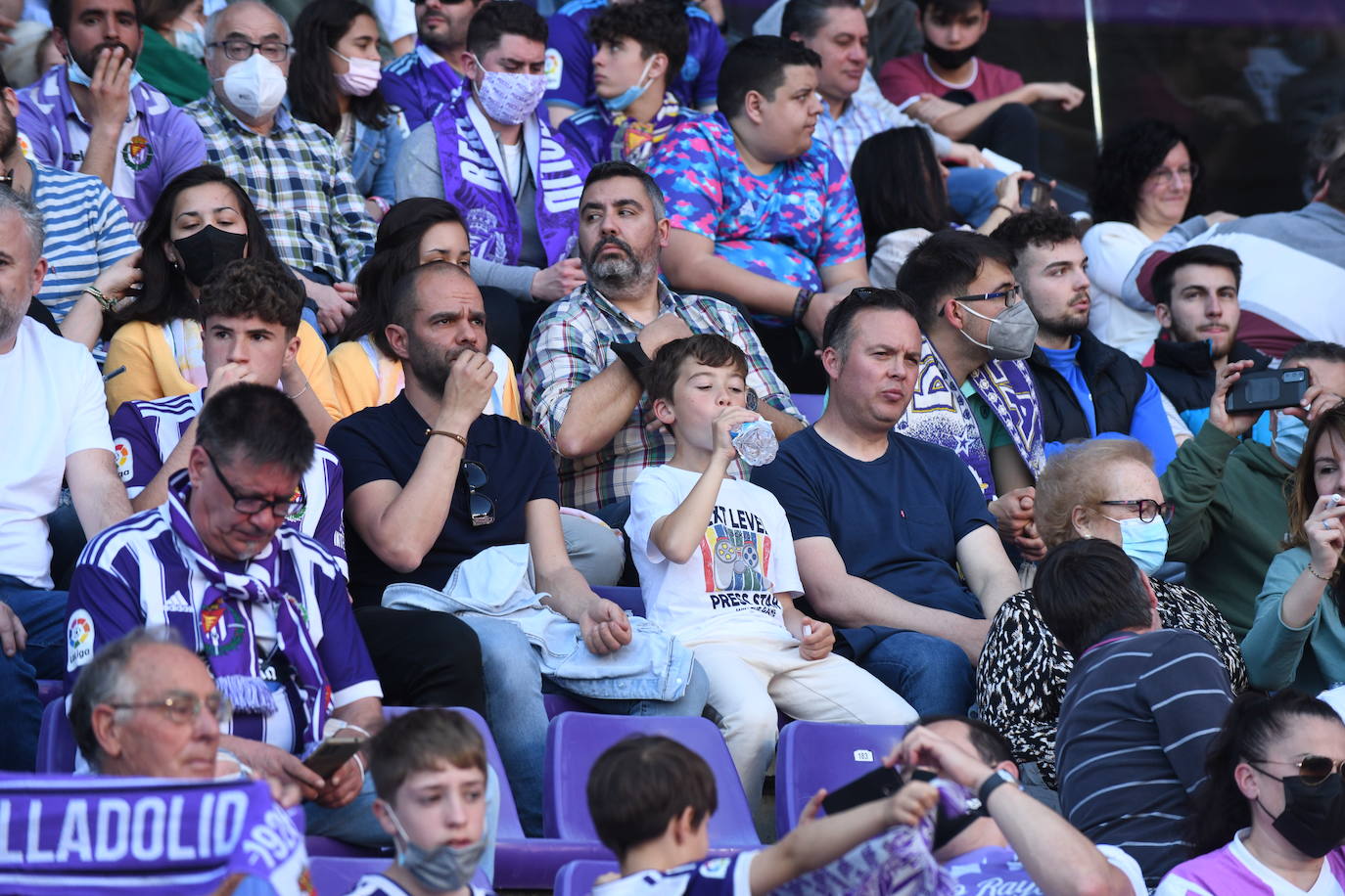 Fotos: Búscate en el grada del Real Valladolid-Almería (2/9)