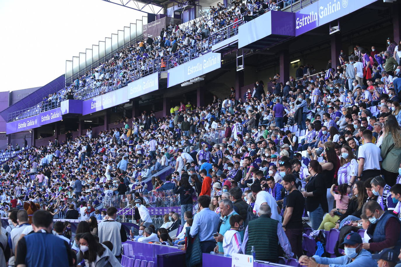 Fotos: Búscate en el grada del Real Valladolid-Almería (2/9)