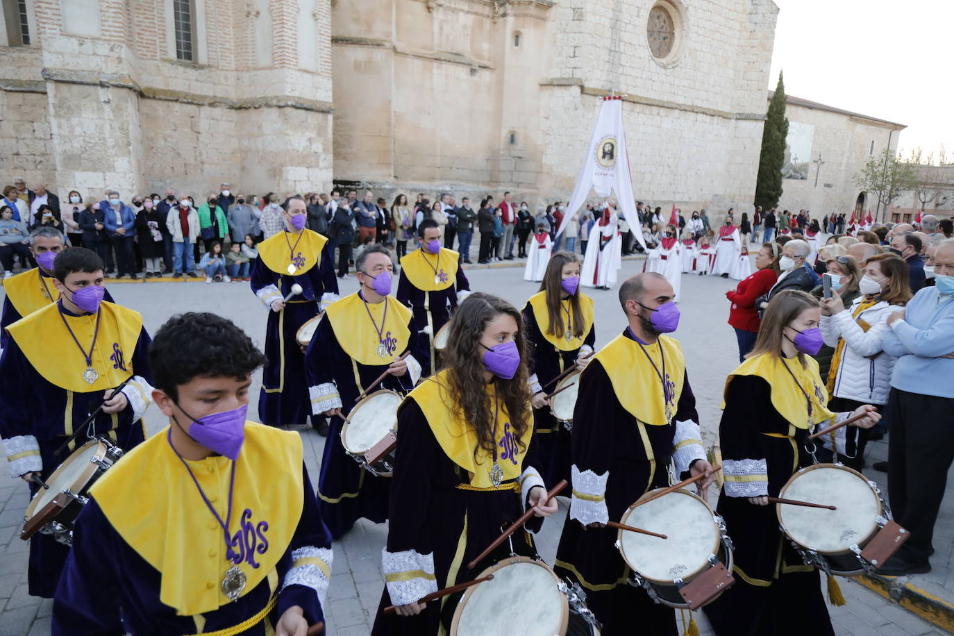 Fotos: Procesión General del Viernes Santo en Peñafiel (2/5)