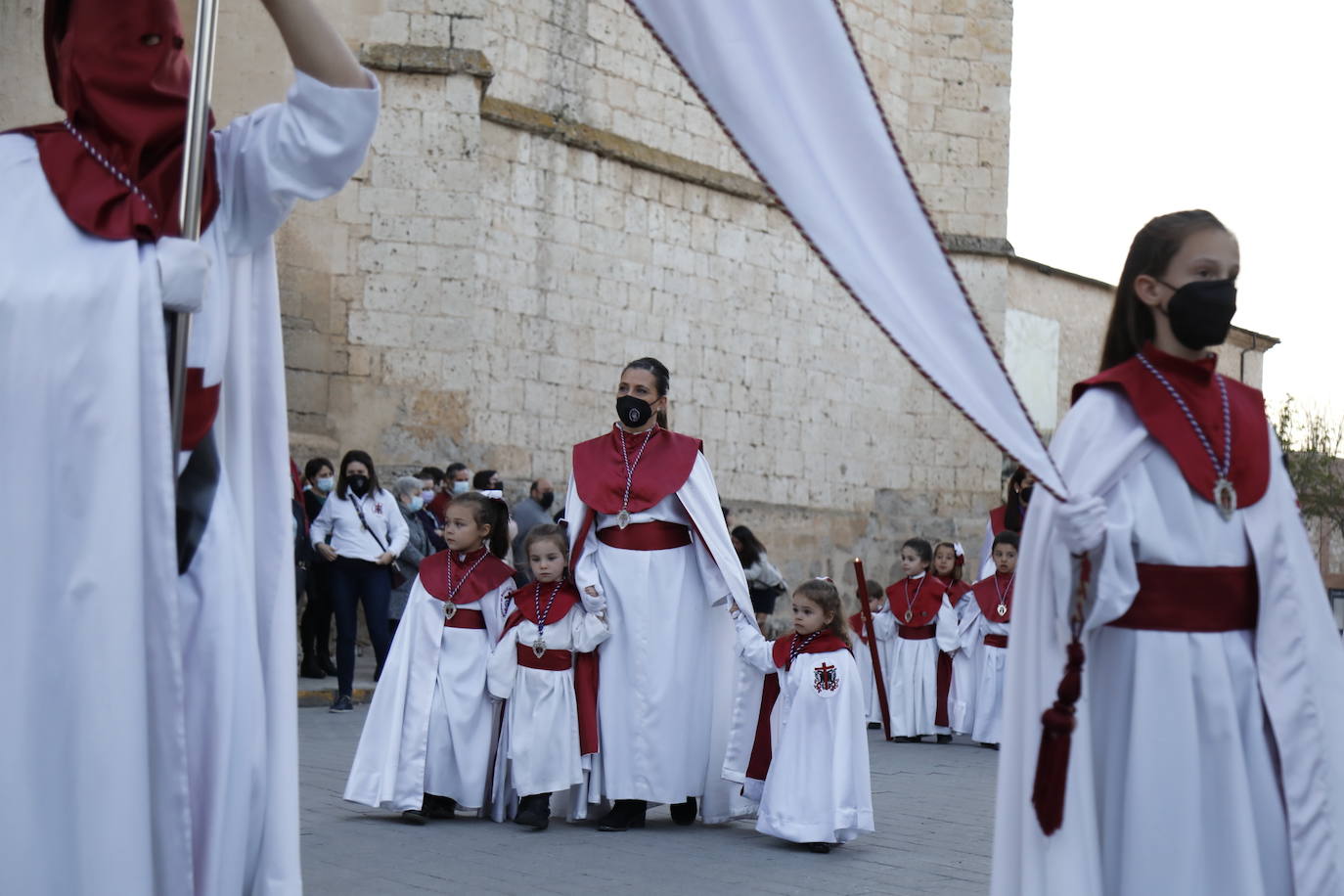 Fotos: Procesión General del Viernes Santo en Peñafiel (2/5)