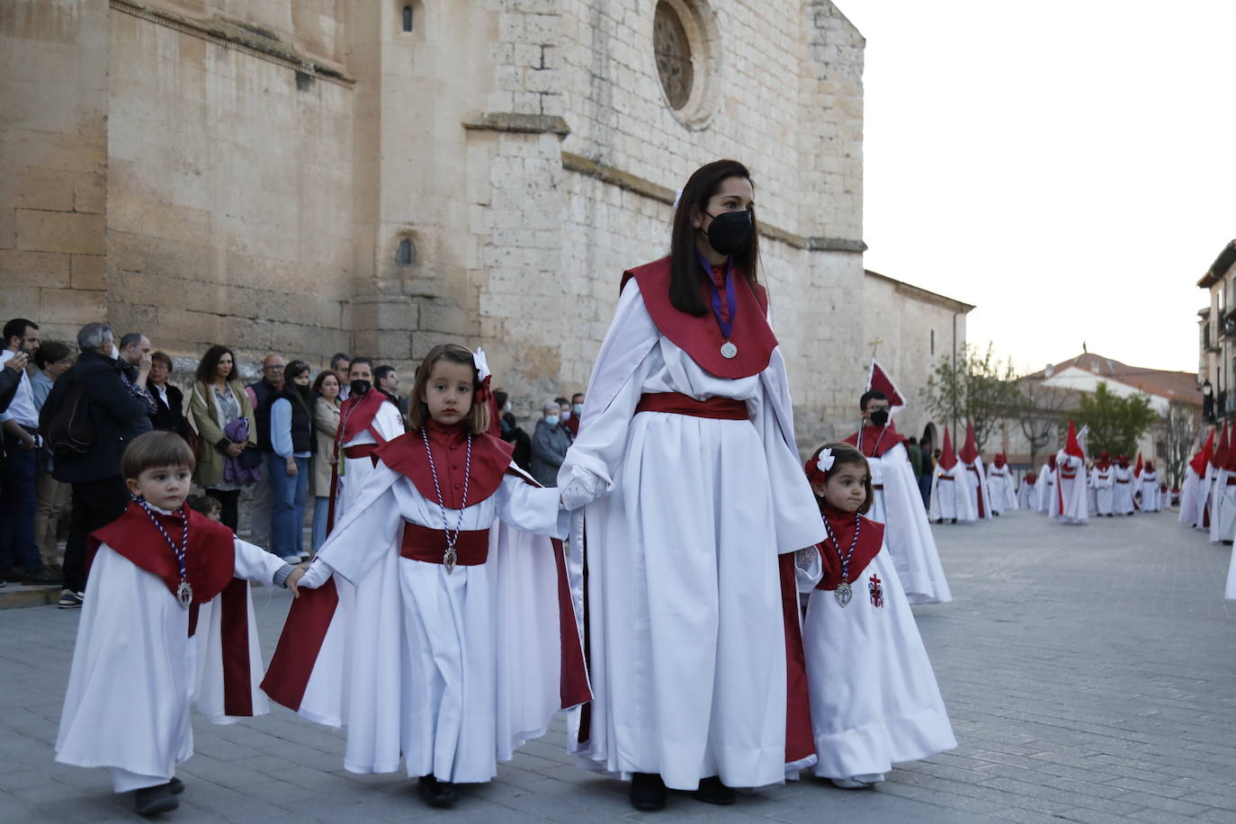 Fotos: Procesión General del Viernes Santo en Peñafiel (2/5)