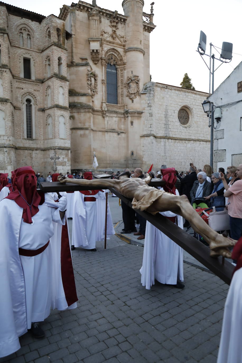 Fotos: Procesión General del Viernes Santo en Peñafiel (2/5)