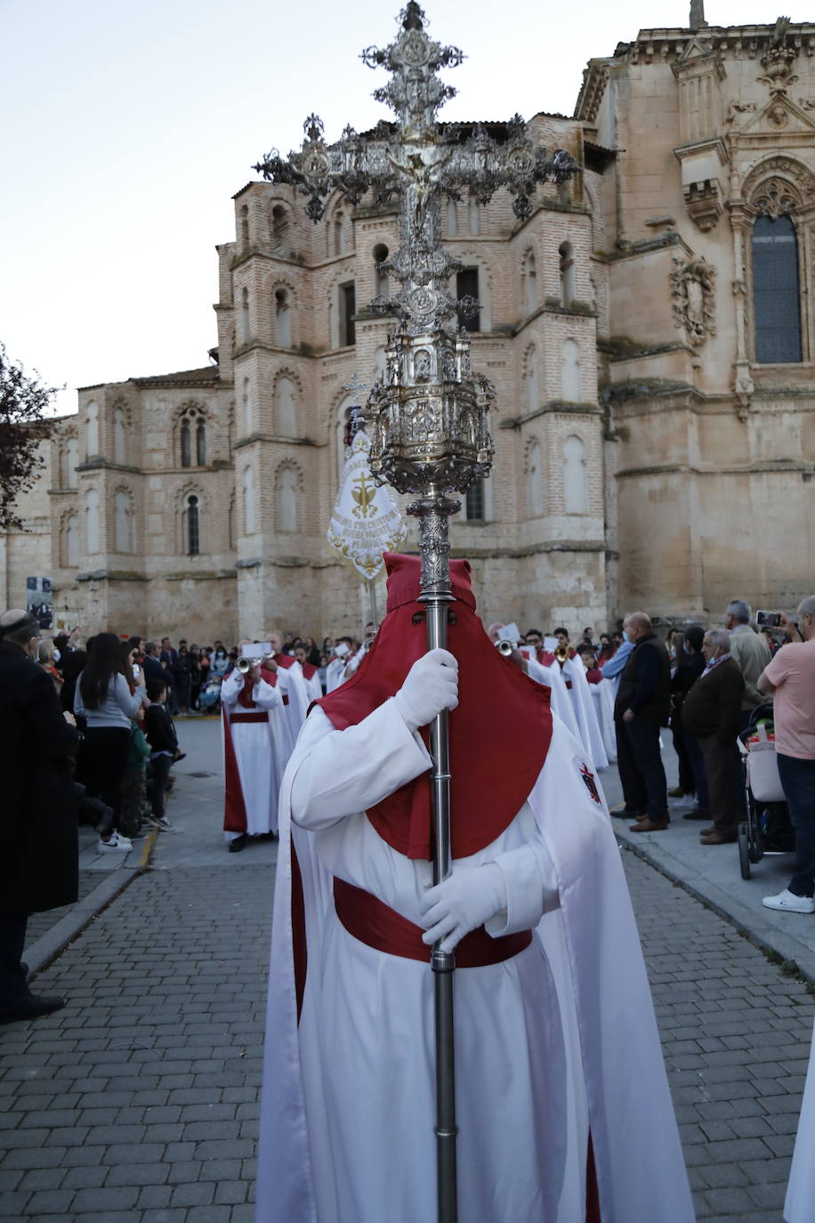Fotos: Procesión General del Viernes Santo en Peñafiel (2/5)