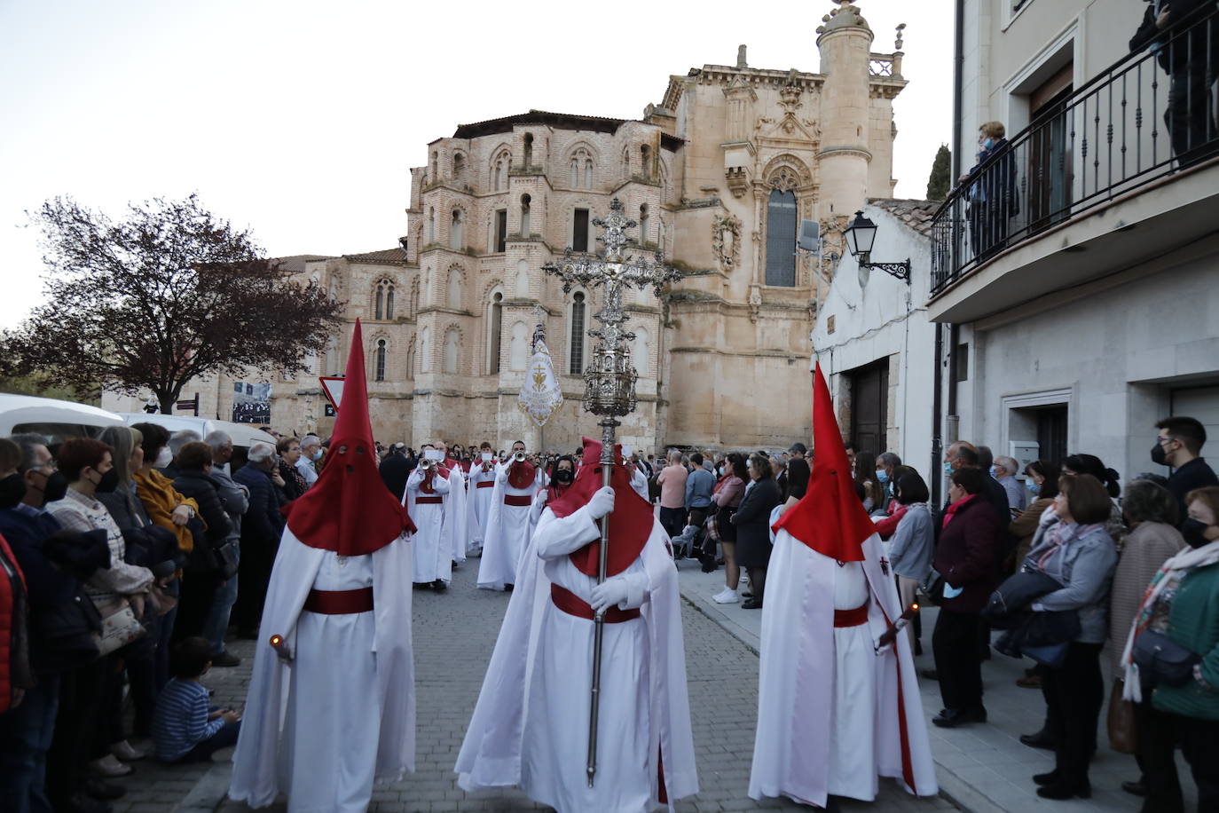 Fotos: Procesión General del Viernes Santo en Peñafiel (2/5)