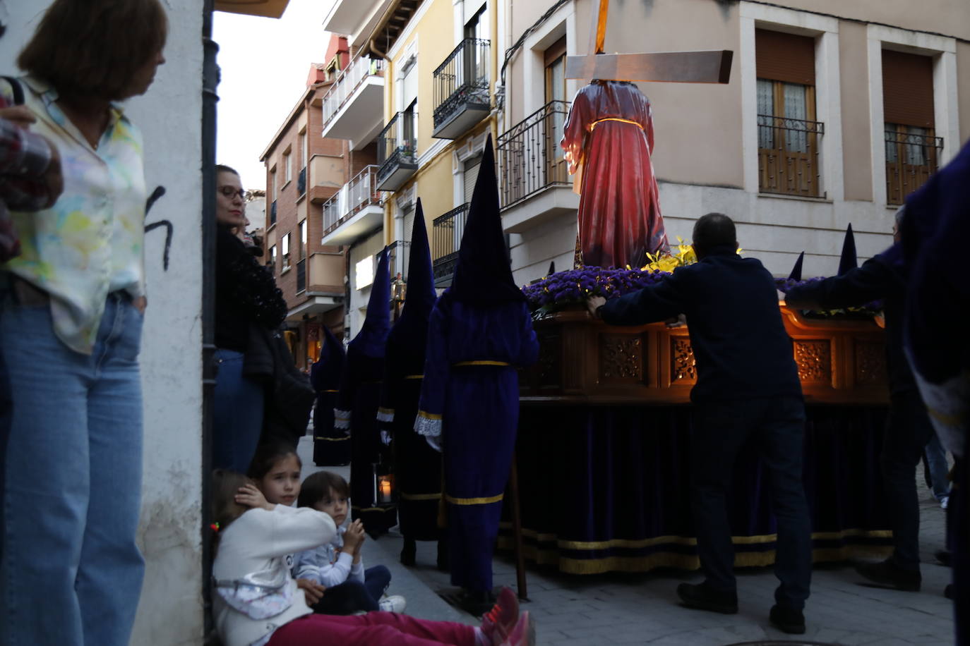Fotos: Procesión General del Viernes Santo en Peñafiel (2/5)
