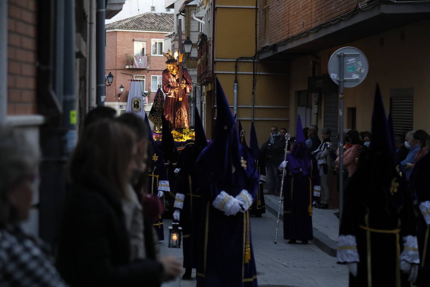 Fotos: Procesión General del Viernes Santo en Peñafiel (2/5)