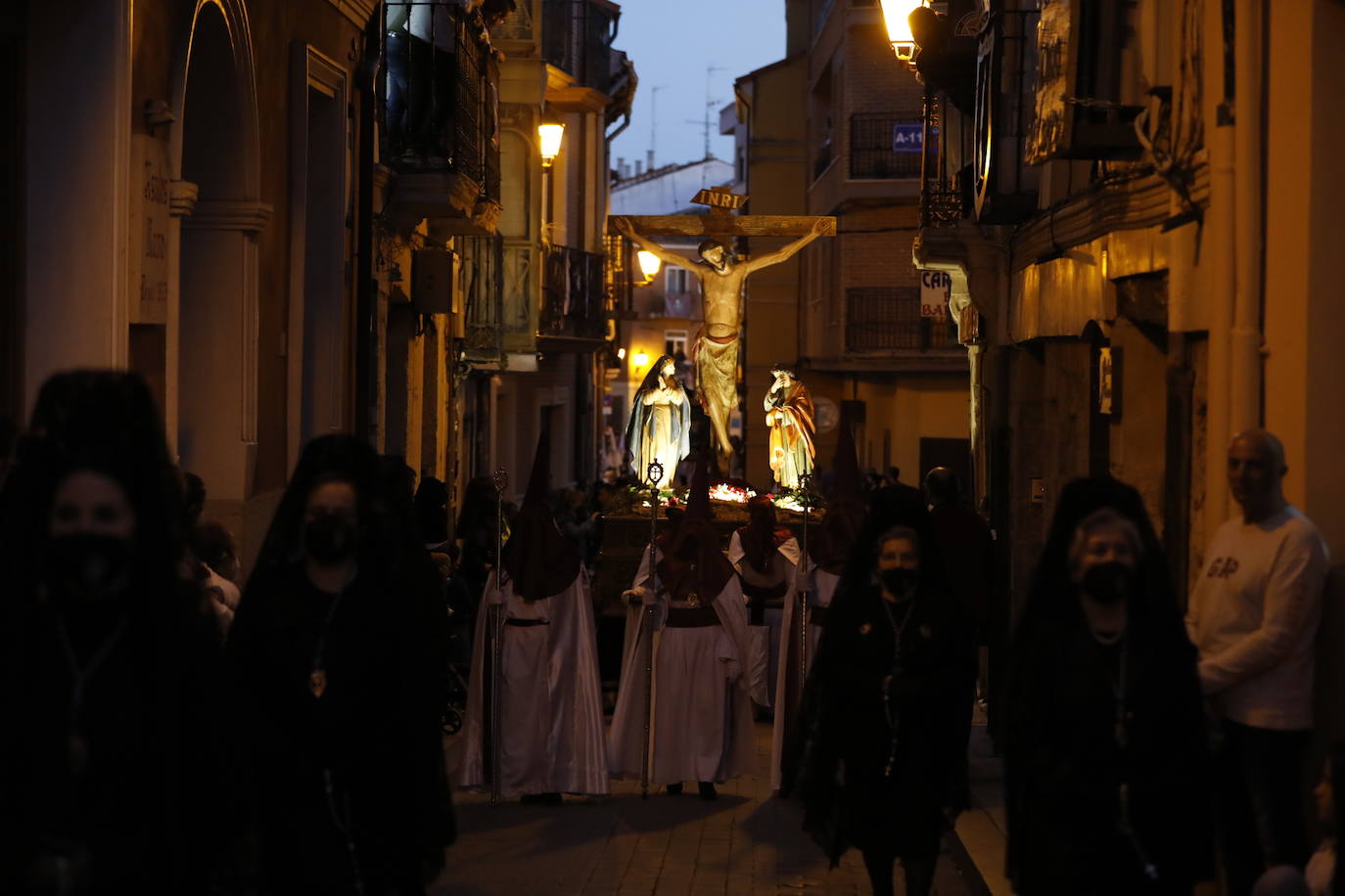 Fotos: Procesión General del Viernes Santo en Peñafiel (3/5)