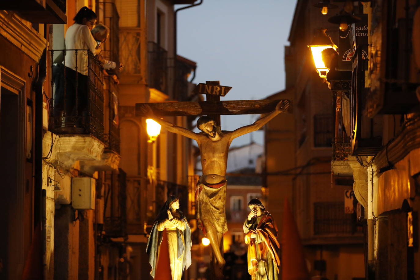 Fotos: Procesión General del Viernes Santo en Peñafiel (3/5)