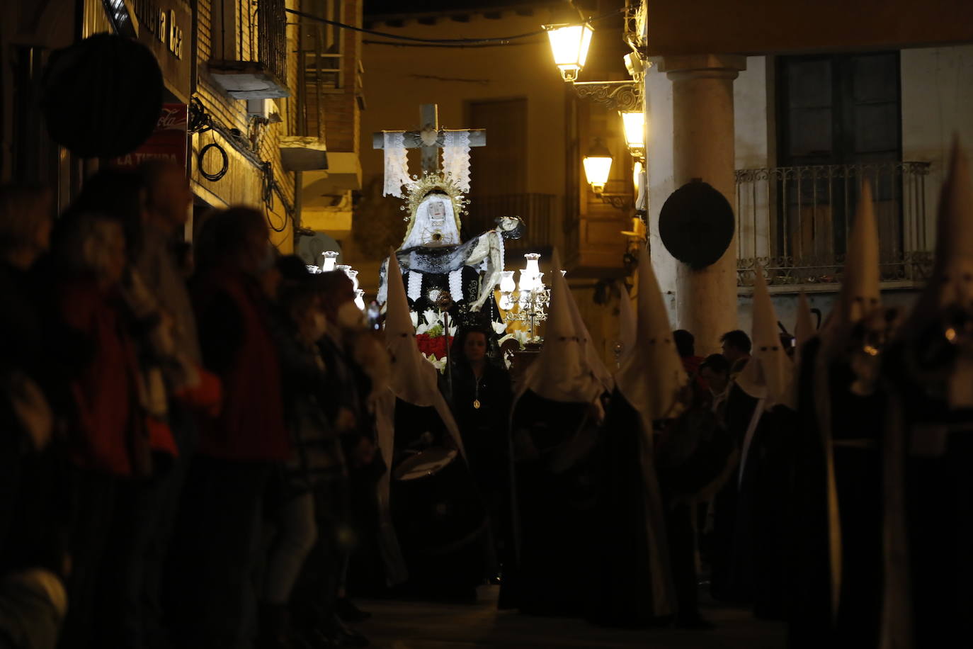 Fotos: Procesión General del Viernes Santo en Peñafiel (3/5)