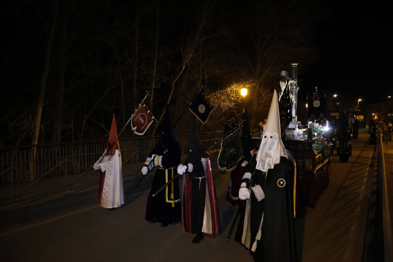 Fotos: Procesión General del Viernes Santo en Peñafiel (4/5)