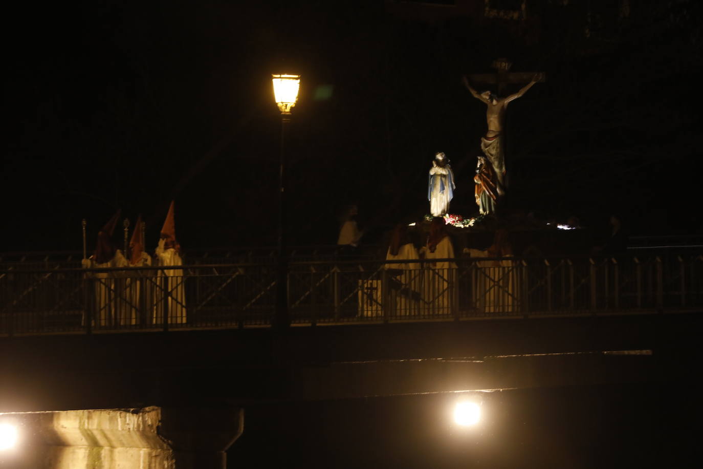Fotos: Procesión General del Viernes Santo en Peñafiel (5/5)