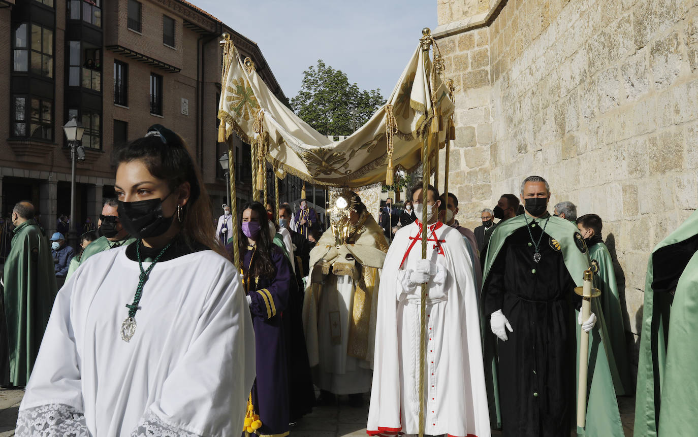 Fotos: Domingo de Resurrección: La Virgen se encuentra con su hijo