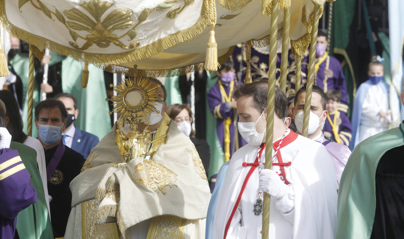 Fotos: Domingo de Resurrección: La Virgen se encuentra con su hijo