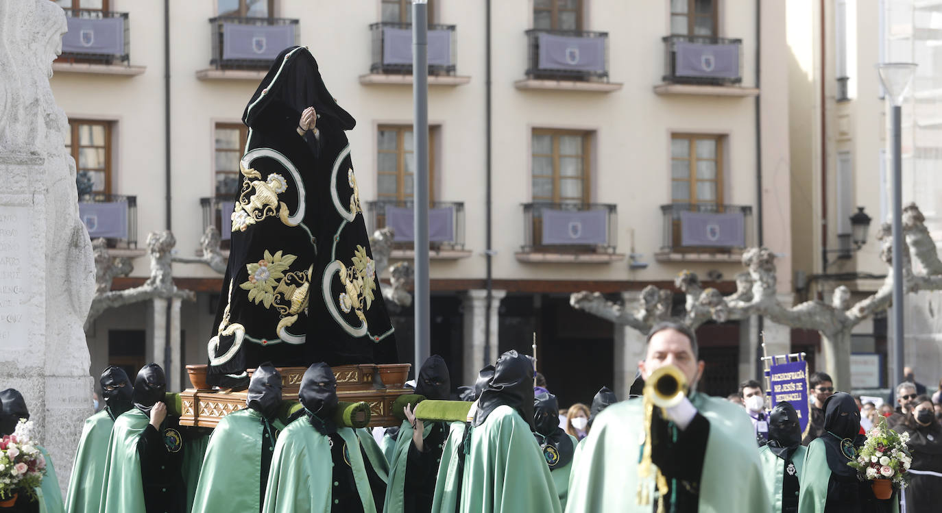 Fotos: Domingo de Resurrección: La Virgen se encuentra con su hijo