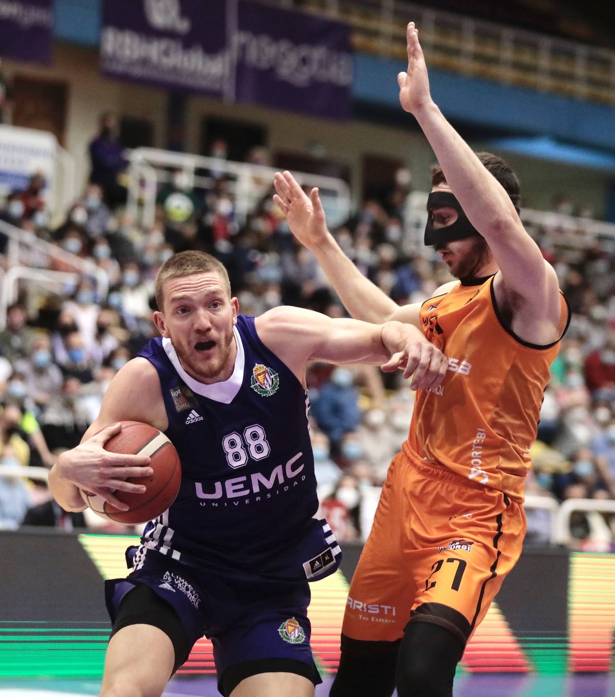 Partido entre el UEMC Real Valladolid y el Juaristi. 