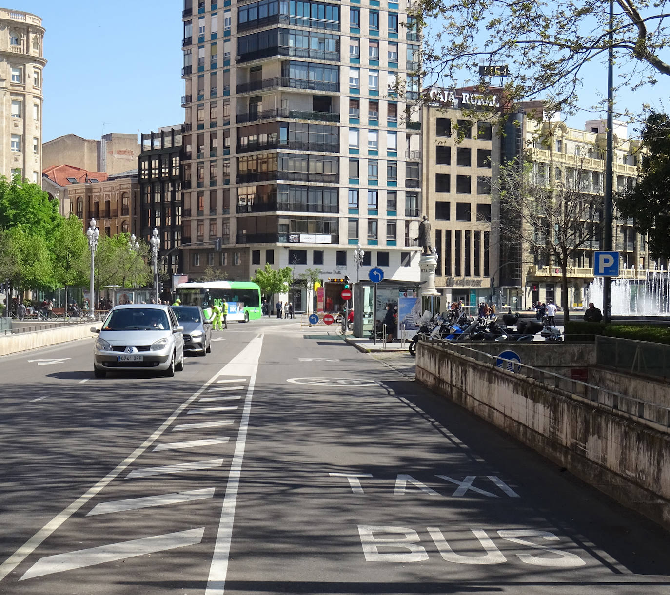 Fotos: Obras en la calle Miguel Íscar de Valladolid