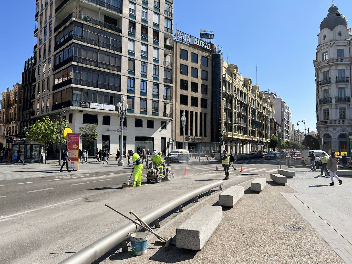 Fotos: Obras en la calle Miguel Íscar de Valladolid