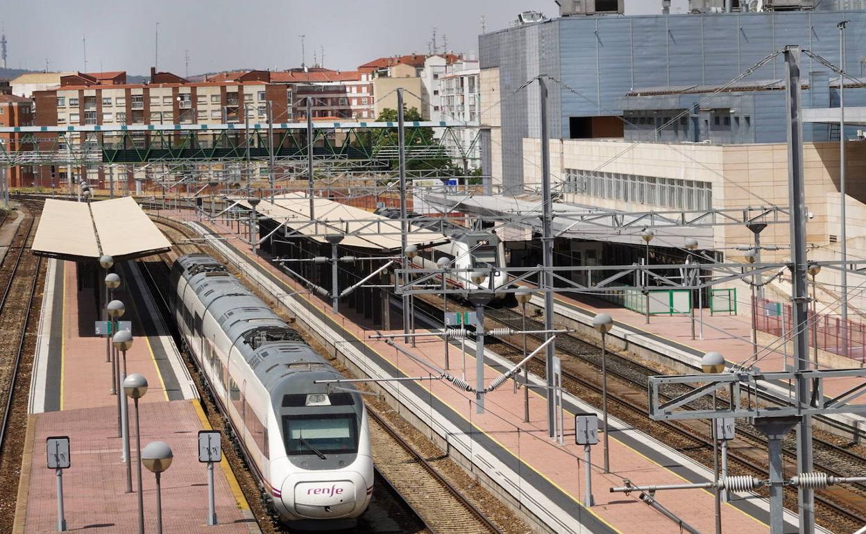 Un tren en la estación de Salamanca.